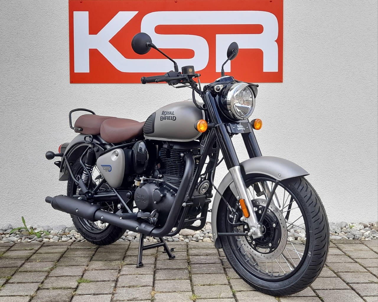 ROYAL ENFIELD CLASSIC 350-showroom-element-2