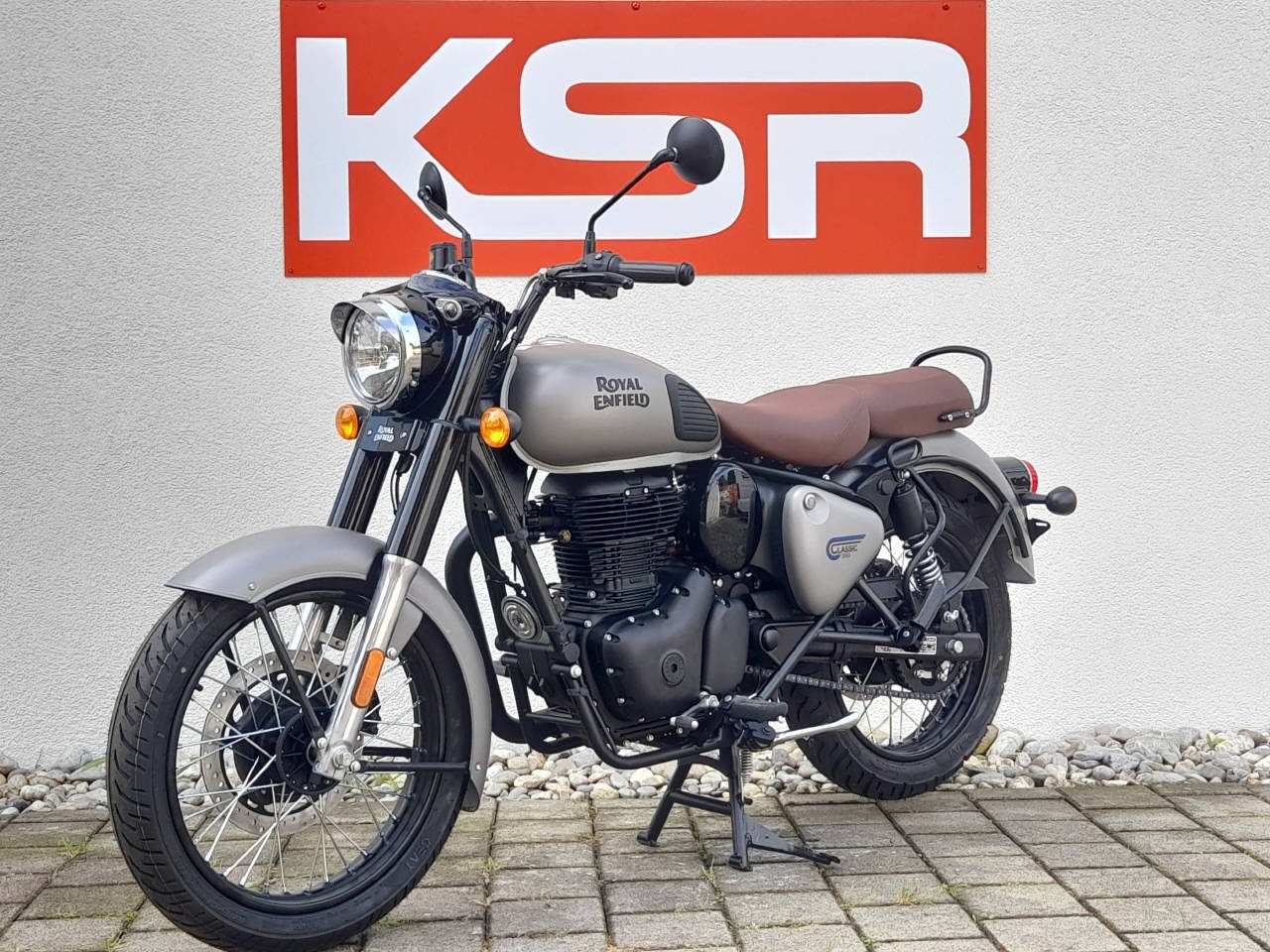 ROYAL ENFIELD CLASSIC 350-showroom-element-3