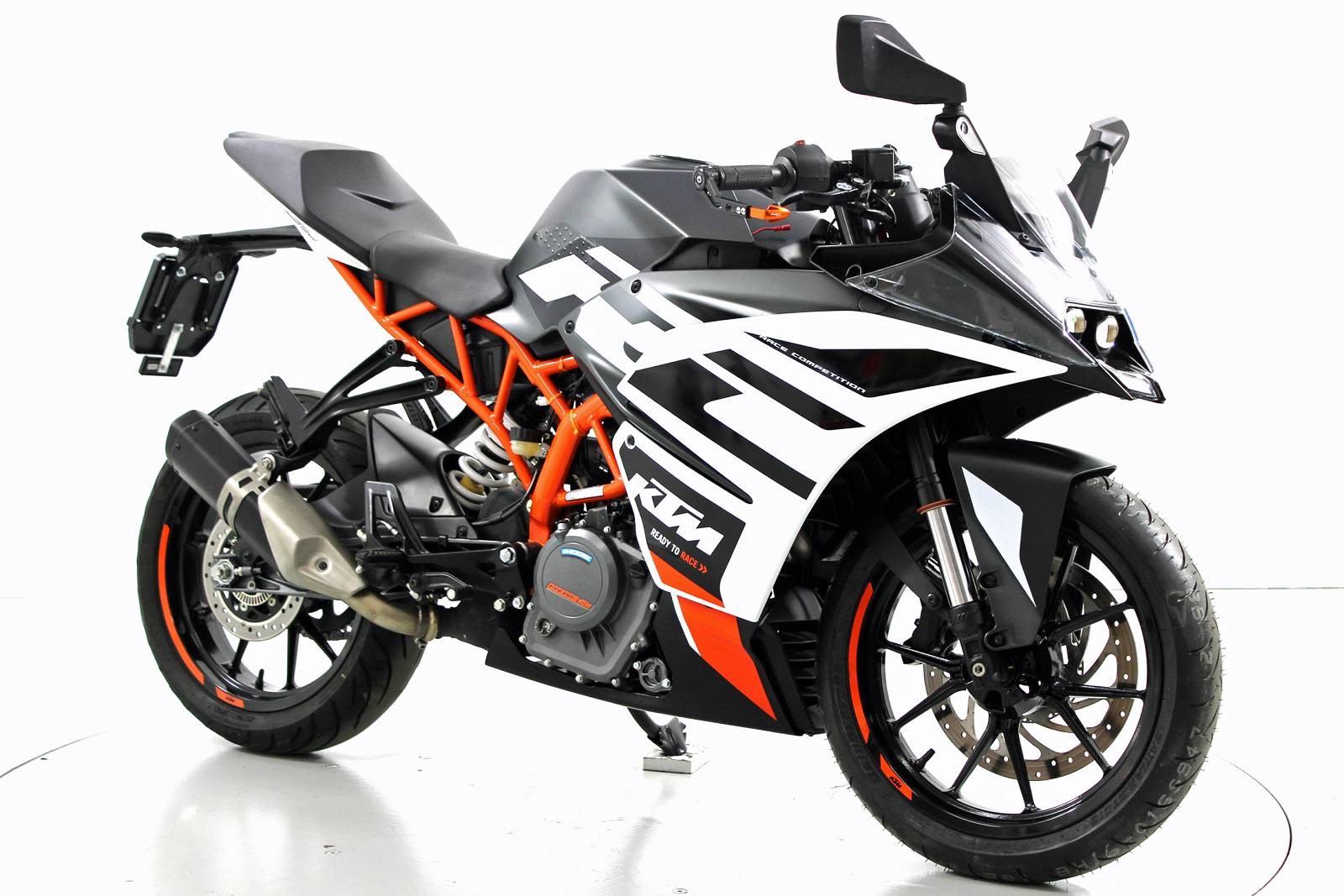 KTM RC 390 ABS-showroom-element-1