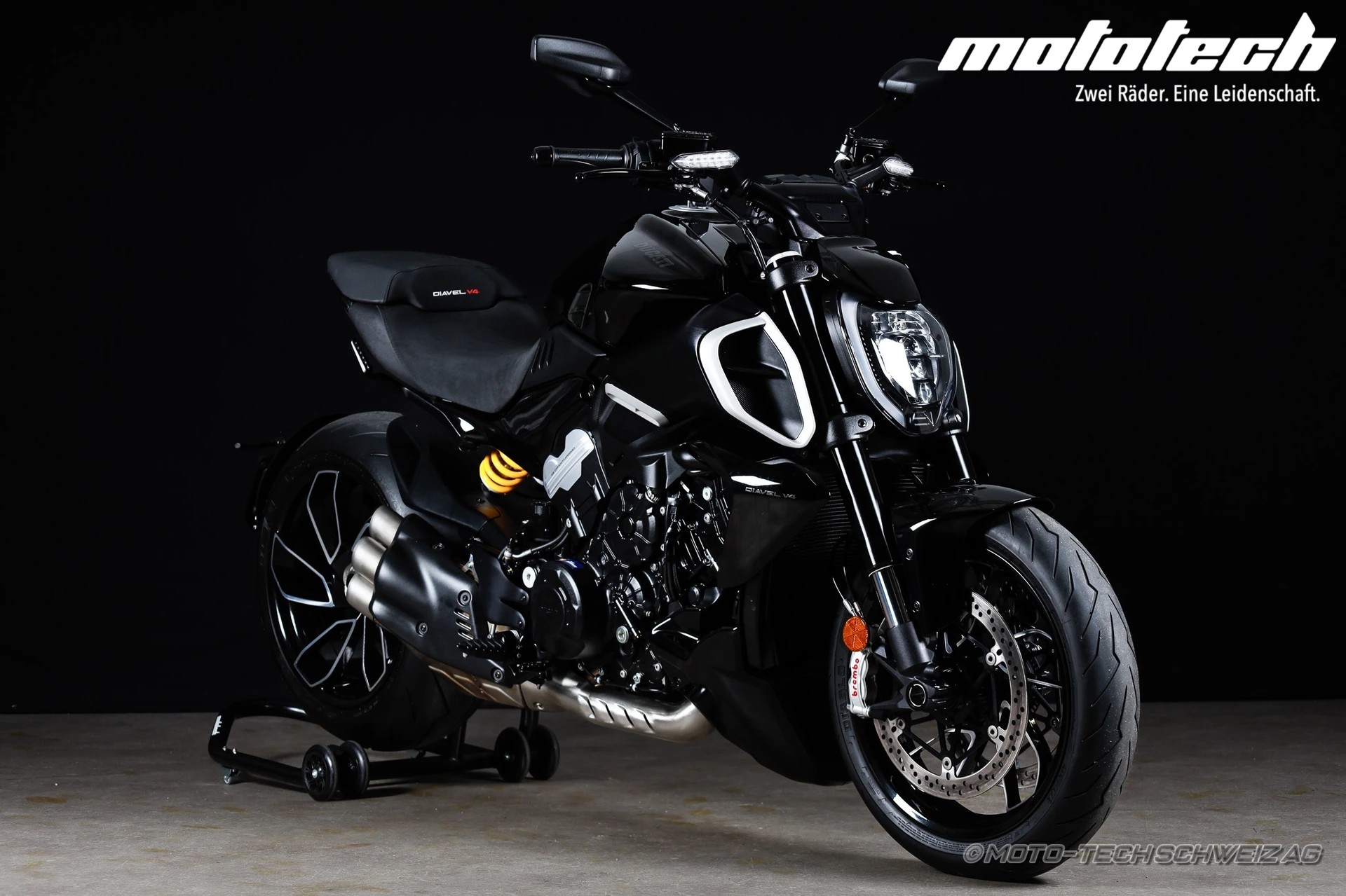 DUCATI Diavel V4