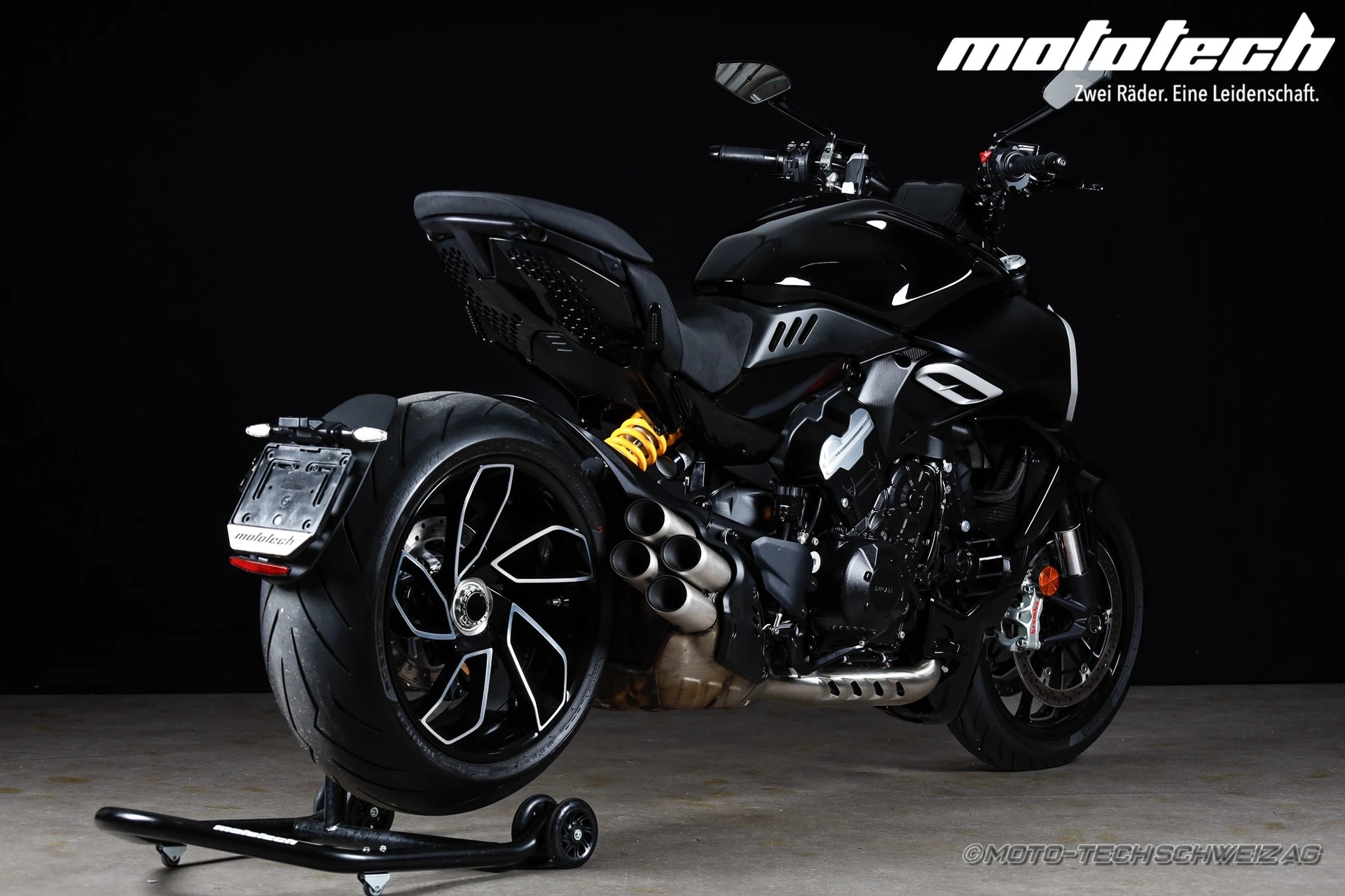 DUCATI Diavel V4-showroom-element-2