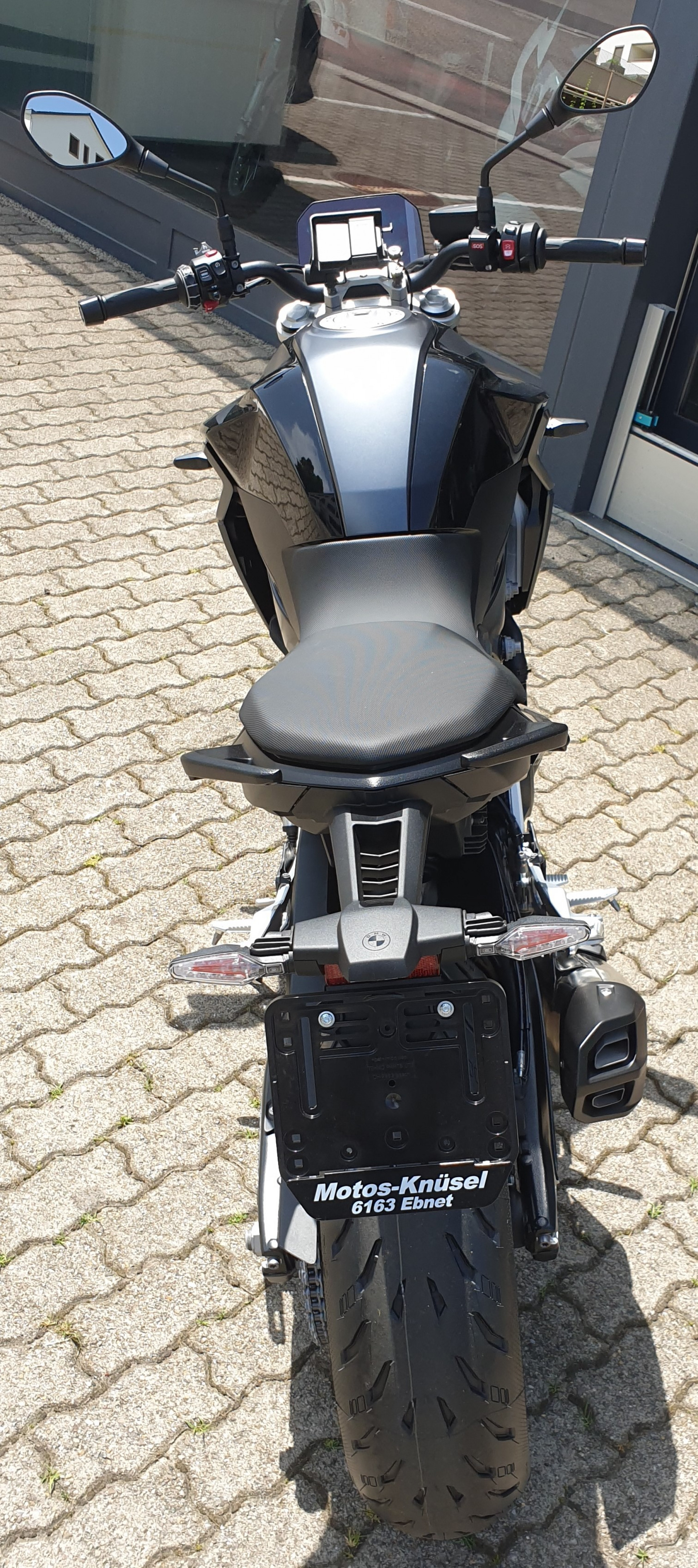 BMW F 900 R A2 Triple Black-showroom-element-3