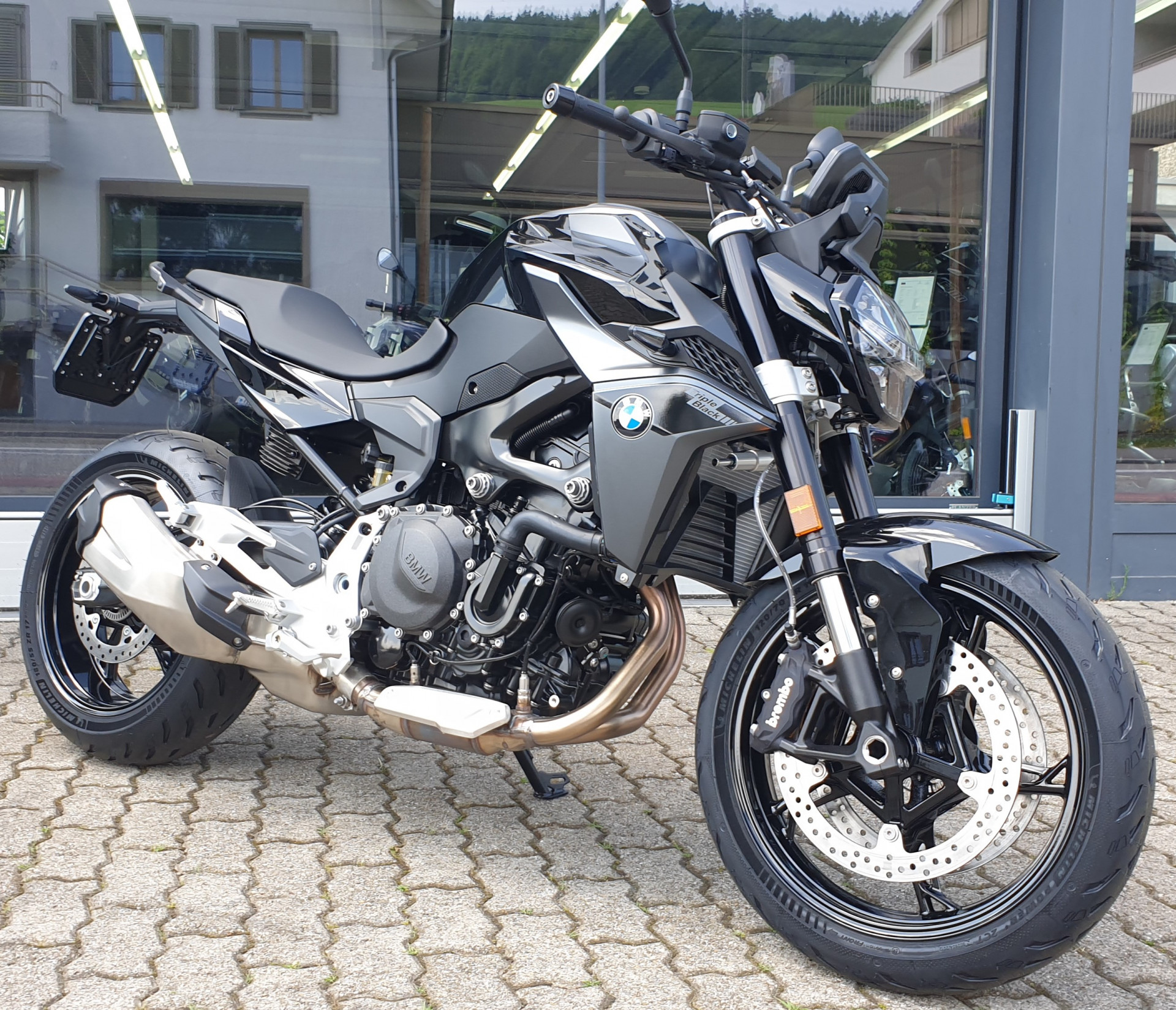 BMW F 900 R A2 Triple Black