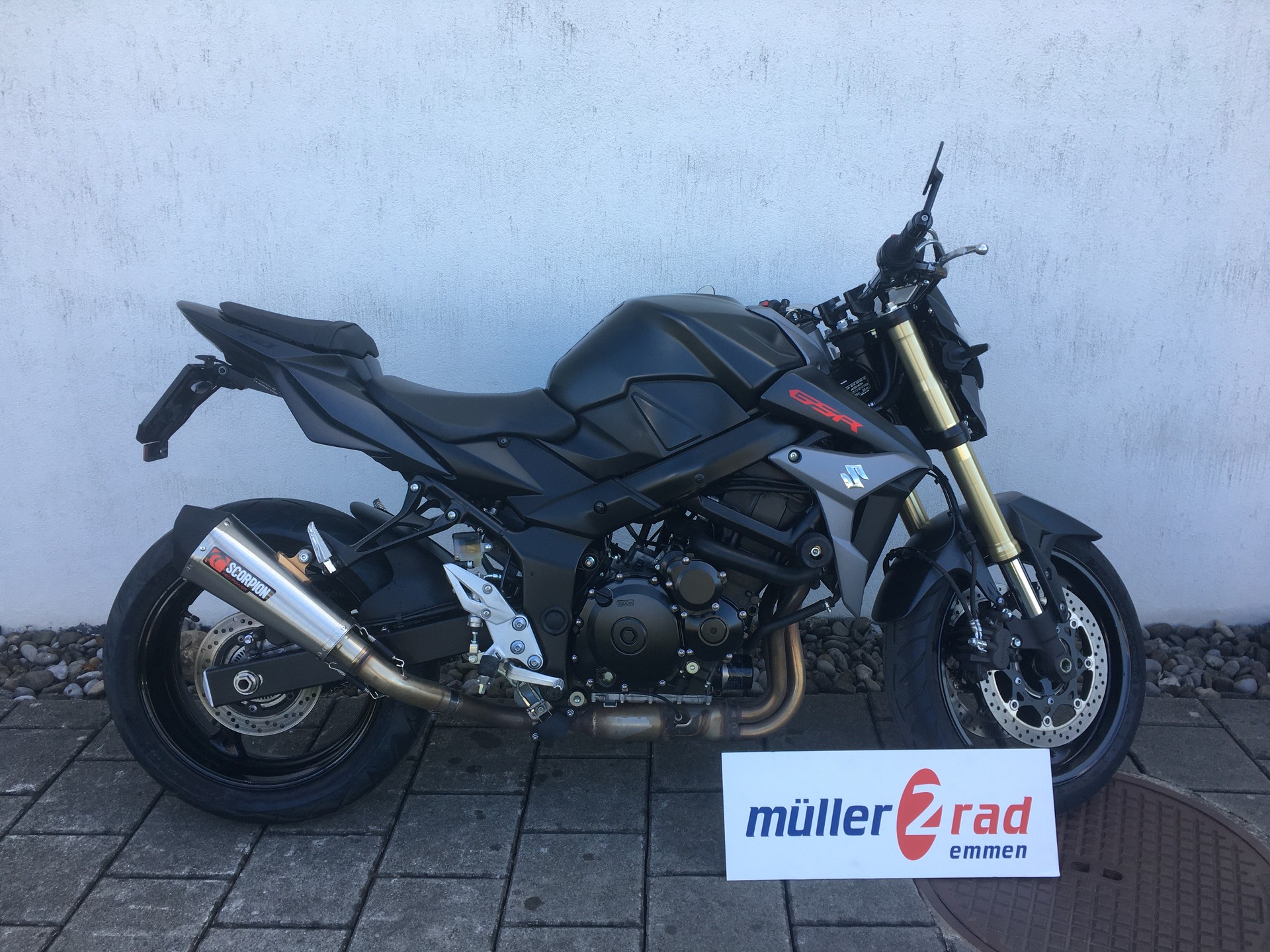 SUZUKI GSR 750 ABS