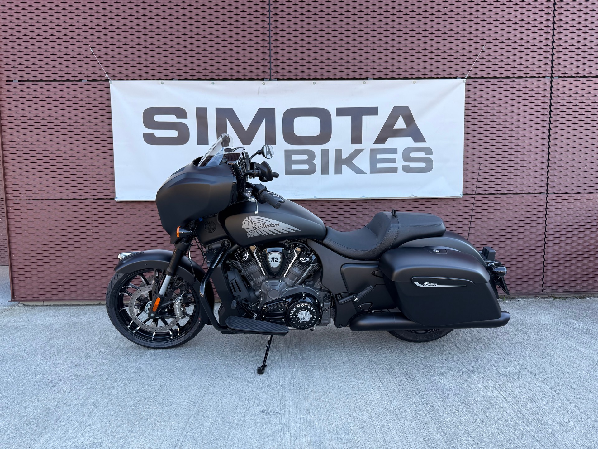 INDIAN Dark Horse 2025-showroom-element-2