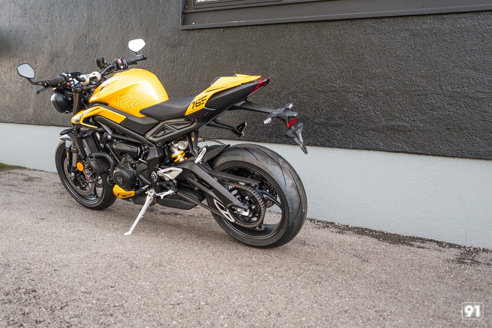 TRIUMPH Street Triple RS 765-showroom-element-3
