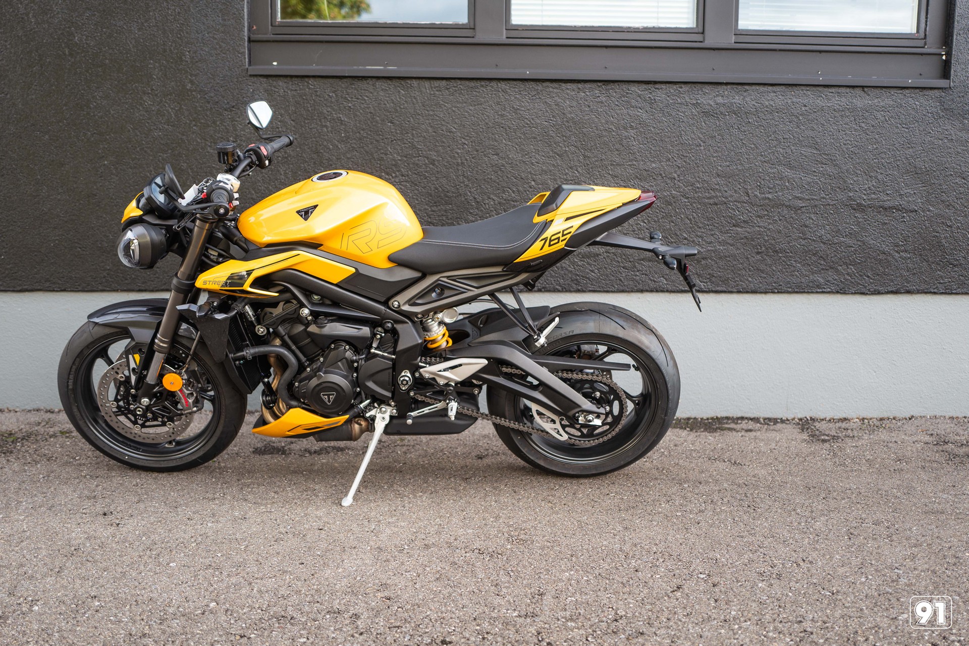 TRIUMPH Street Triple RS 765-showroom-element-1