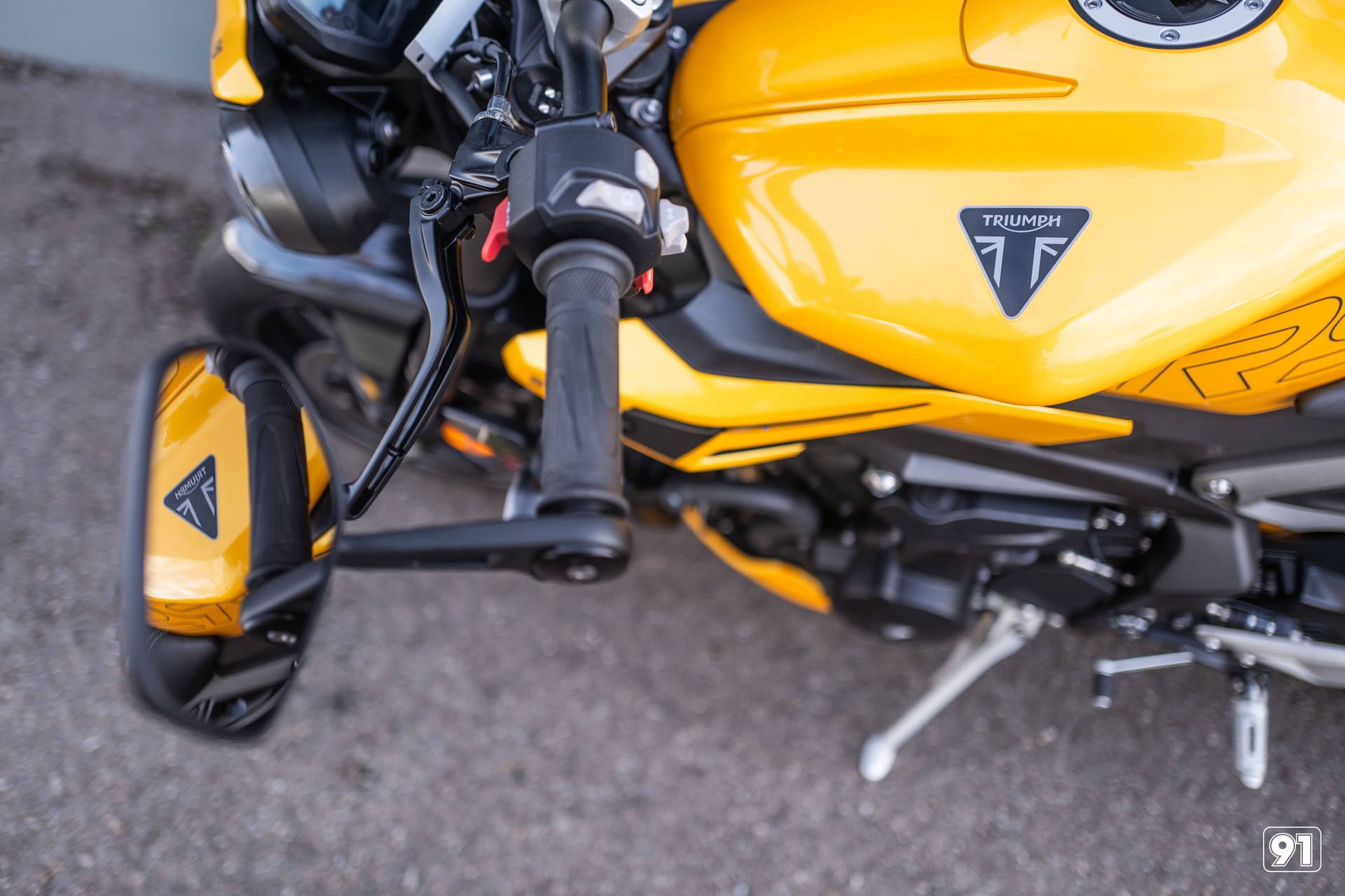 TRIUMPH Street Triple RS 765-showroom-element-2