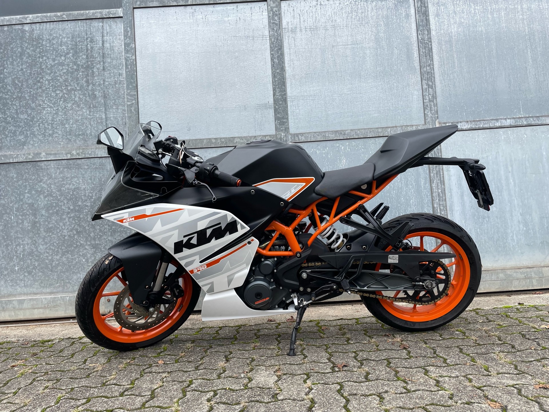KTM RC 390 ABS-showroom-element-1
