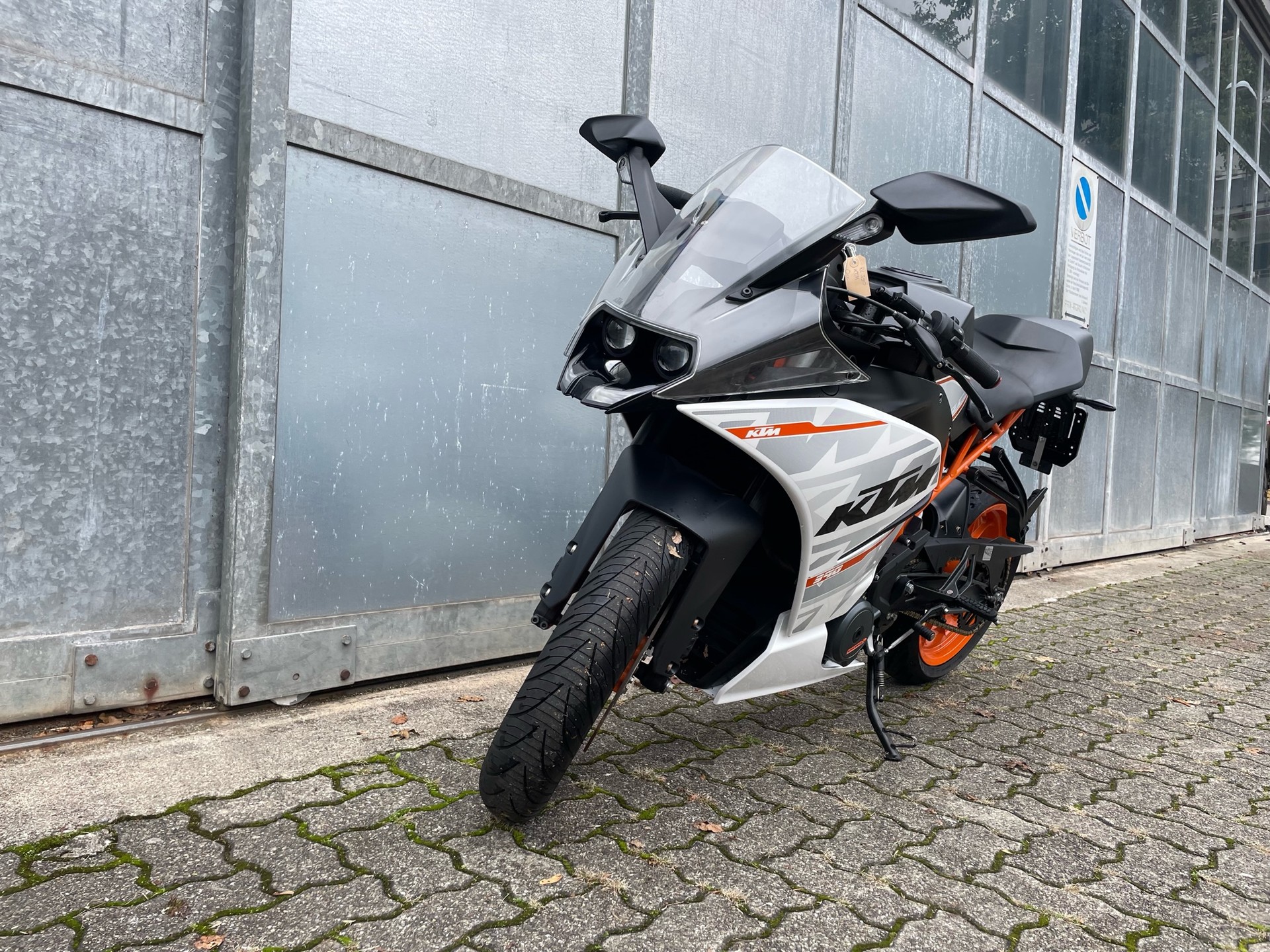 KTM RC 390 ABS-showroom-element-3