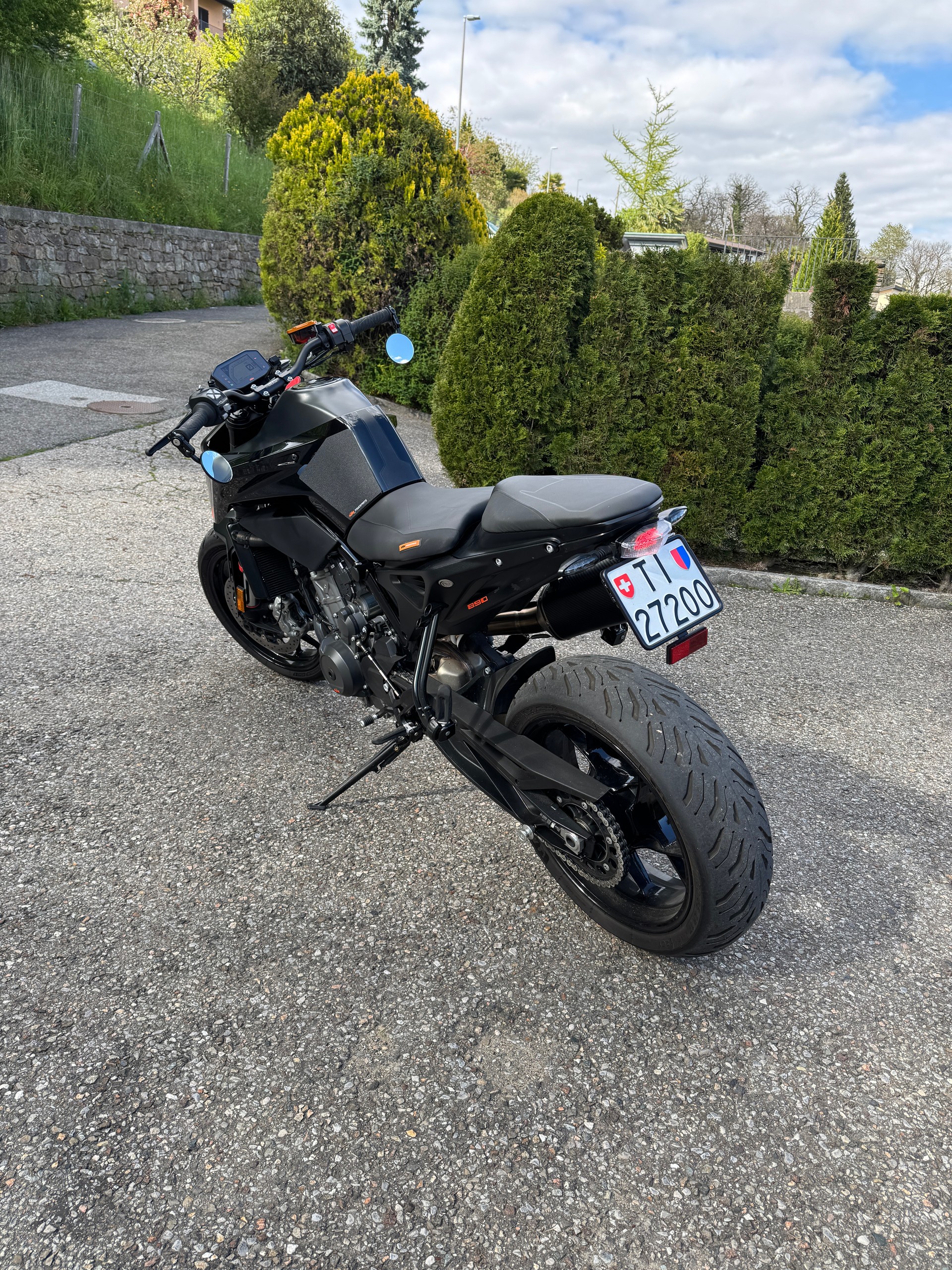 KTM 890 Duke-image-3