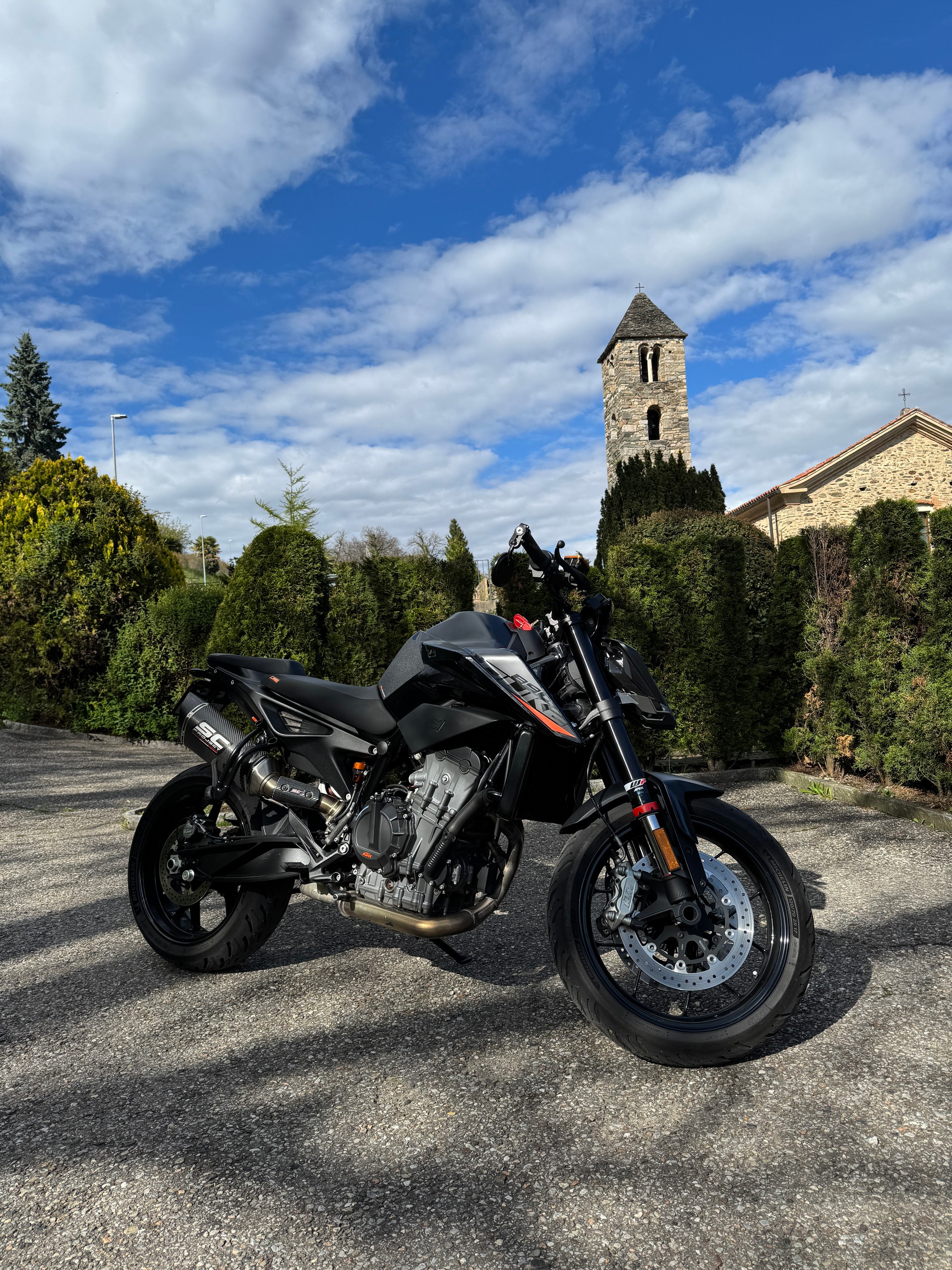 KTM 890 Duke-image-0