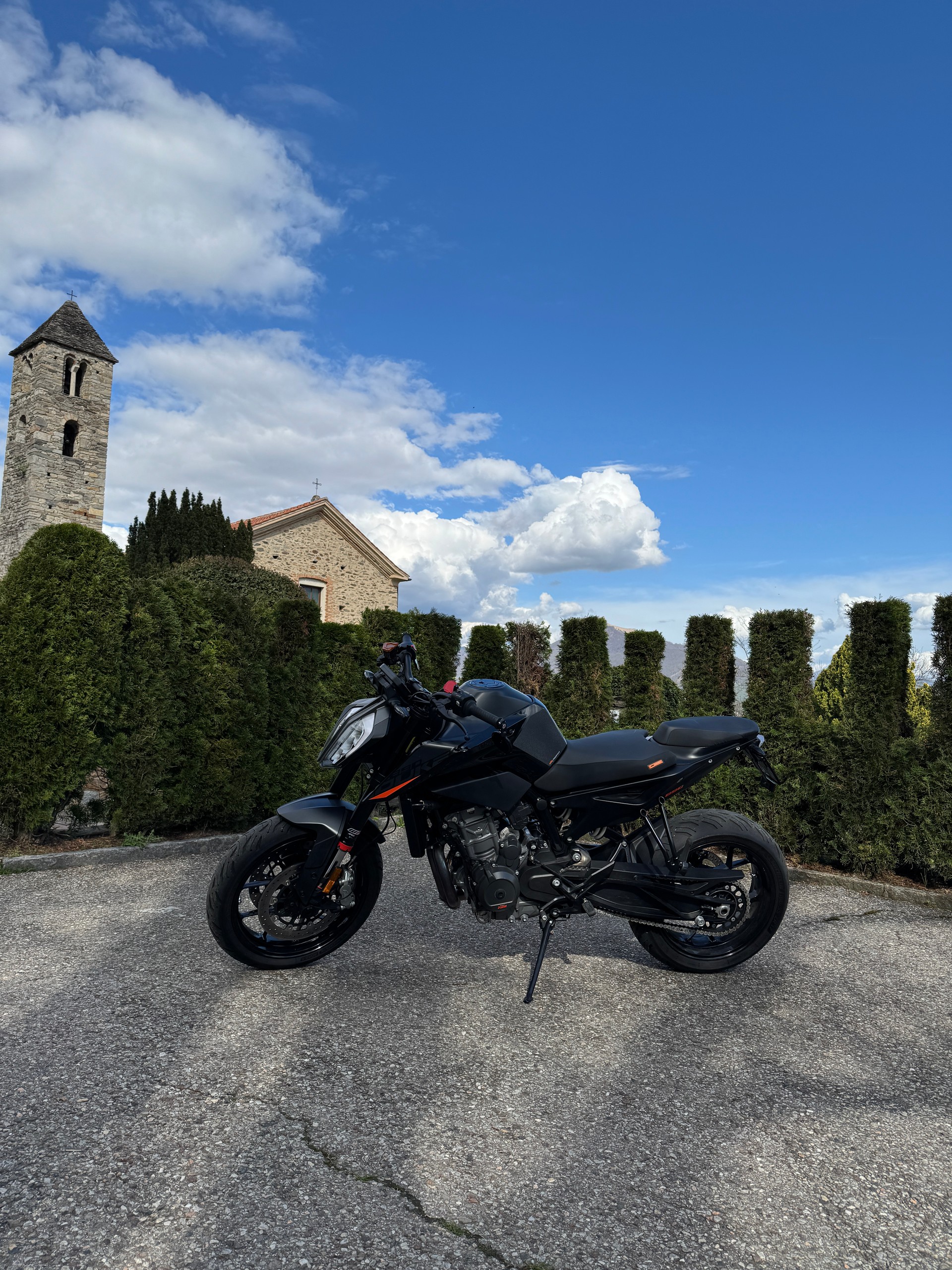 KTM 890 Duke-image-2