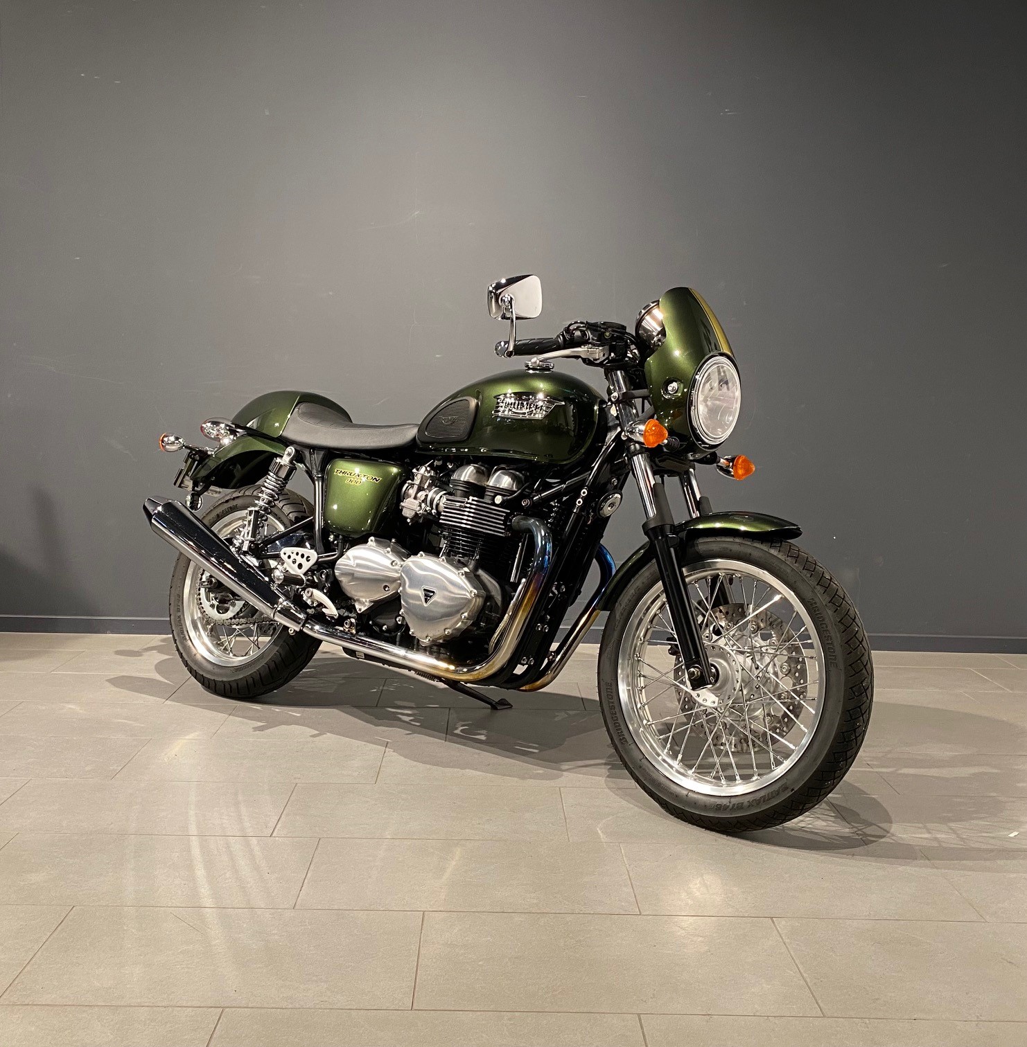 TRIUMPH Thruxton 900 i (25kW)-showroom-element-1