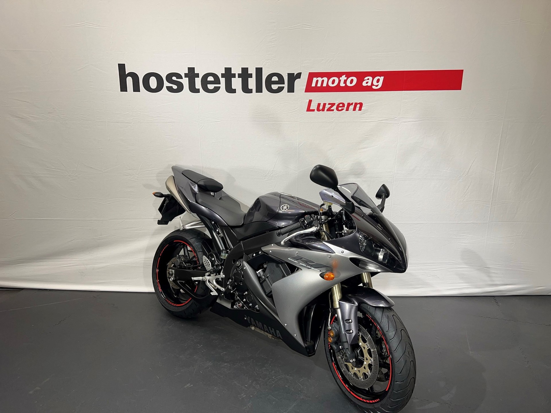YAMAHA YZF-R1