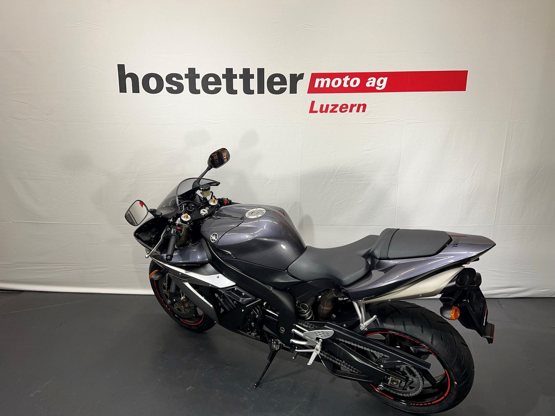 YAMAHA YZF-R1-showroom-element-2