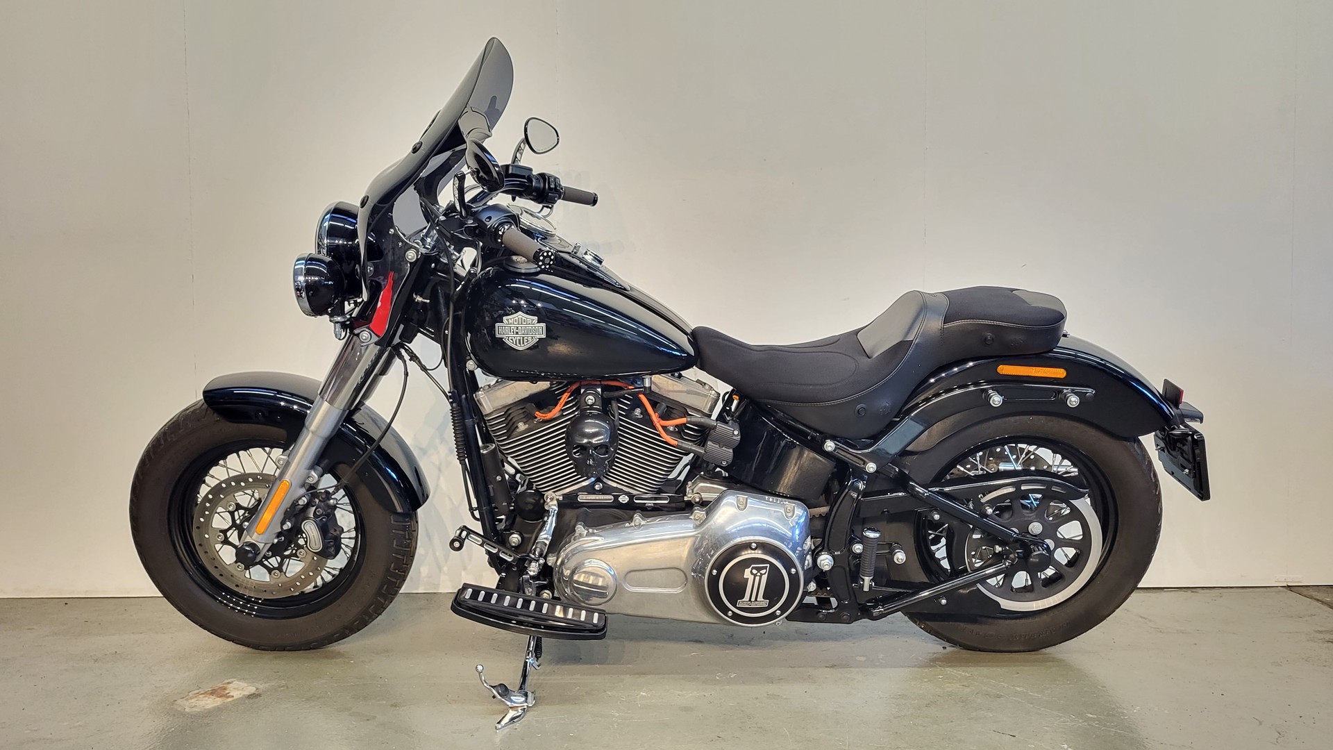 HARLEY-DAVIDSON FLS Softail Slim ABS-showroom-element-1
