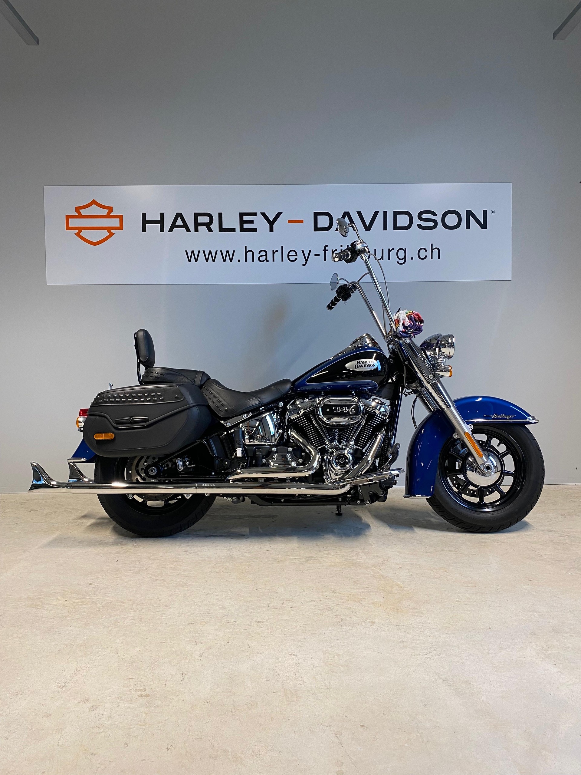 HARLEY-DAVIDSON FLHCS Heritage Classic 114 Black Finish