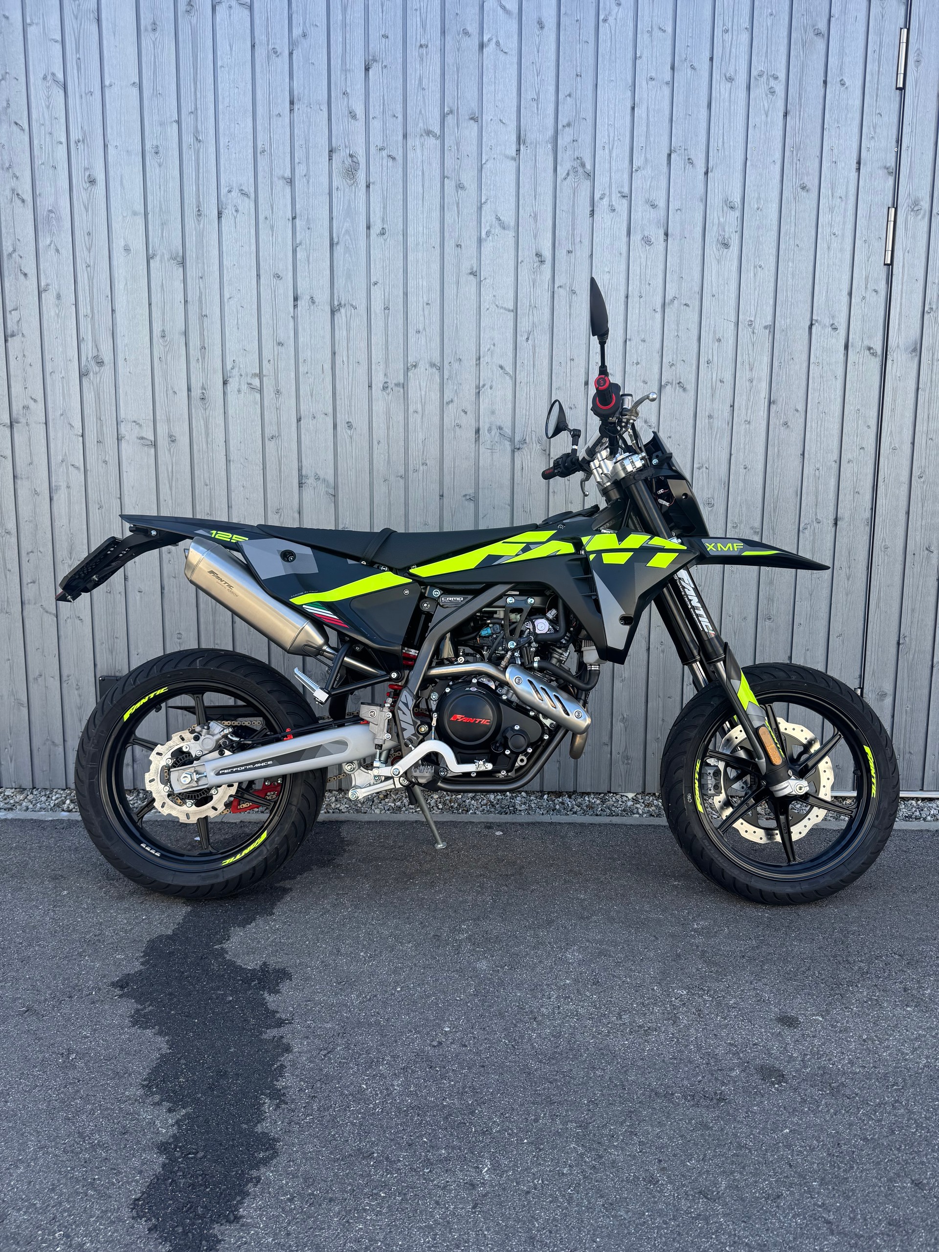 FANTIC Motard 125 Performance