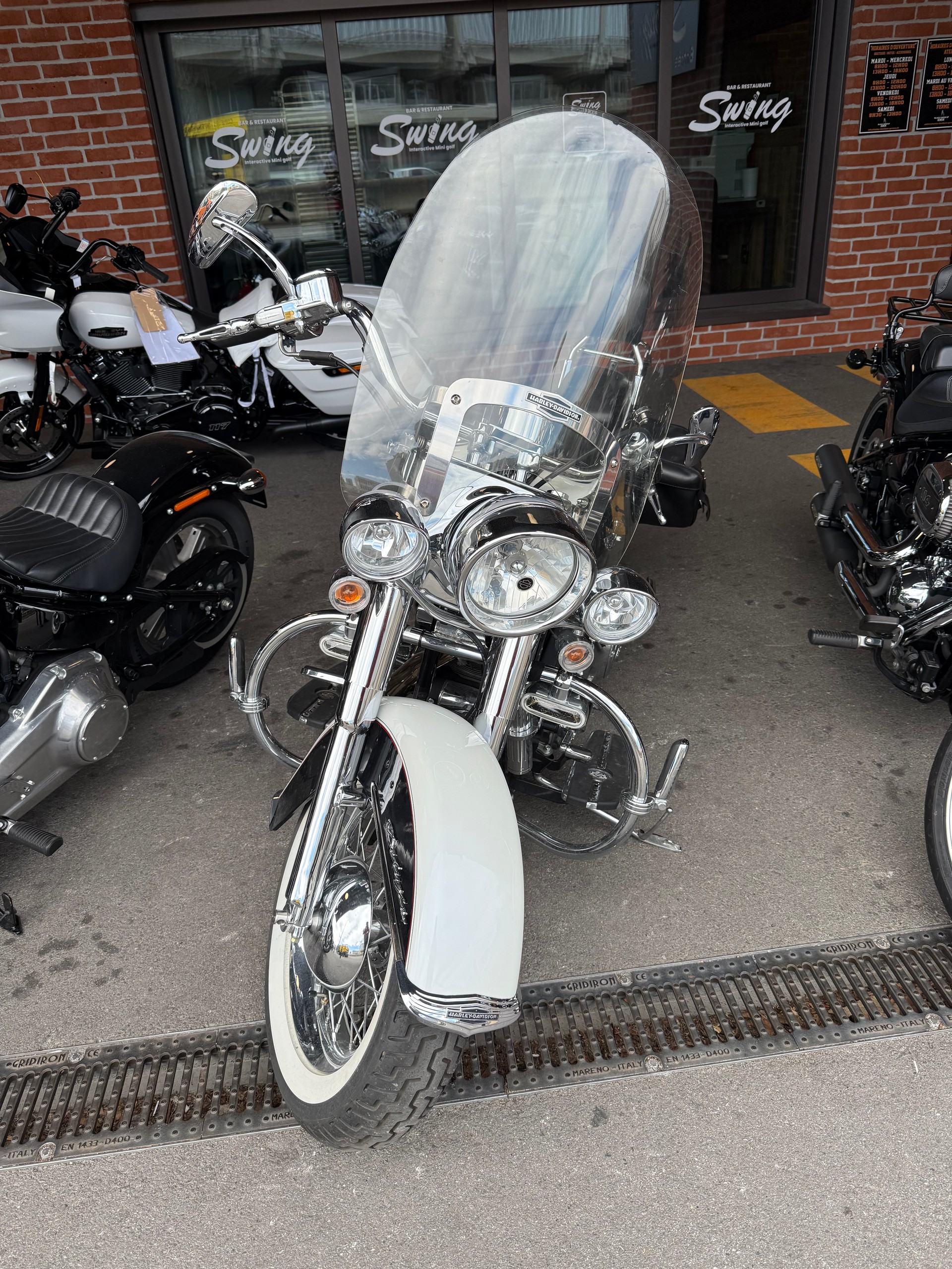 HARLEY-DAVIDSON FLSTNI Softail Deluxe