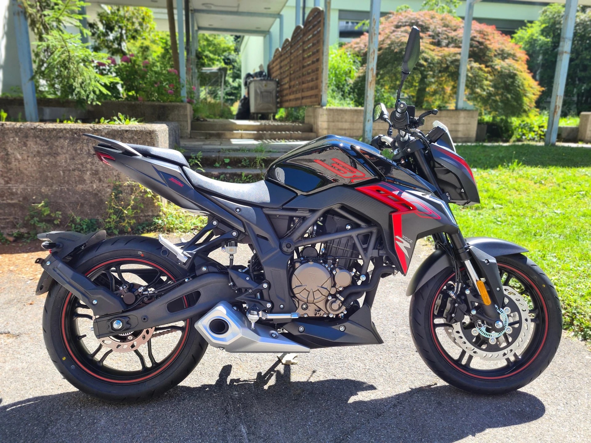 VOGE 300R-showroom-element-3