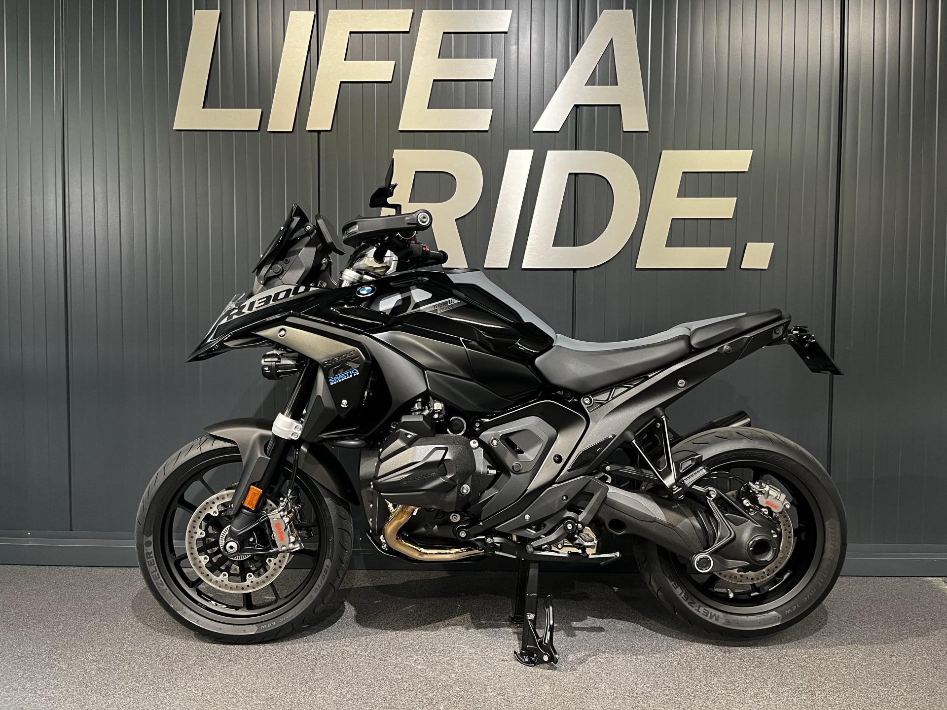 BMW R 1300 GS Triple Black-showroom-element-2