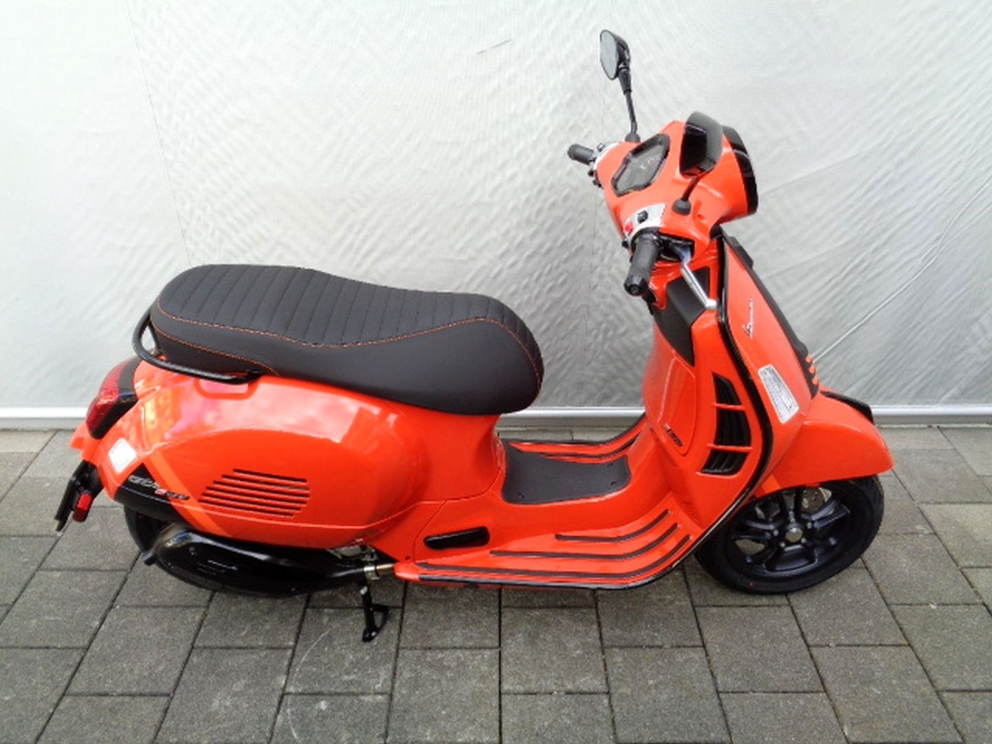 PIAGGIO VESPA GTS 300 SUPER SPORT RST-showroom-element-3