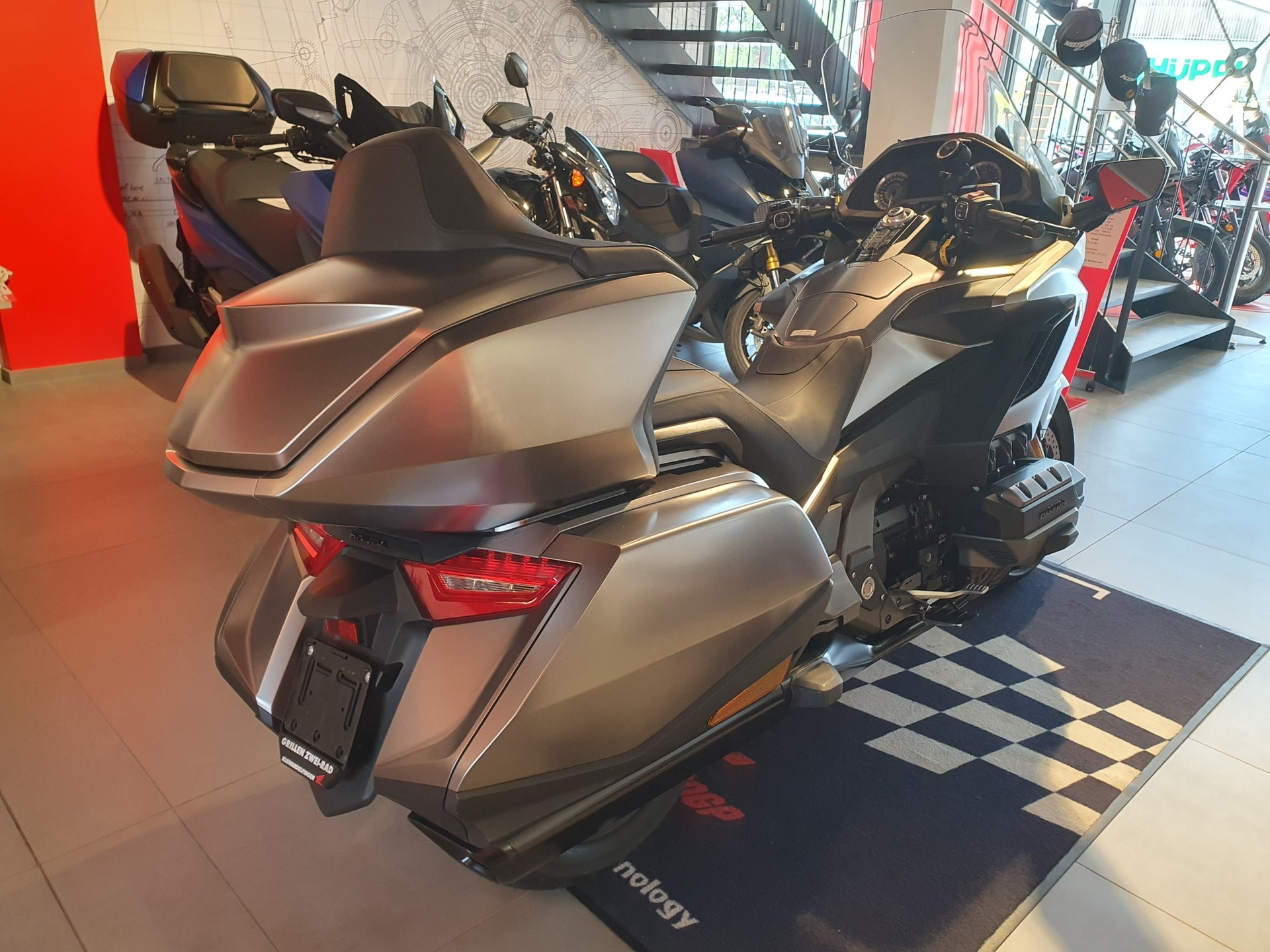 HONDA GL 1800 B Goldwing-showroom-element-3