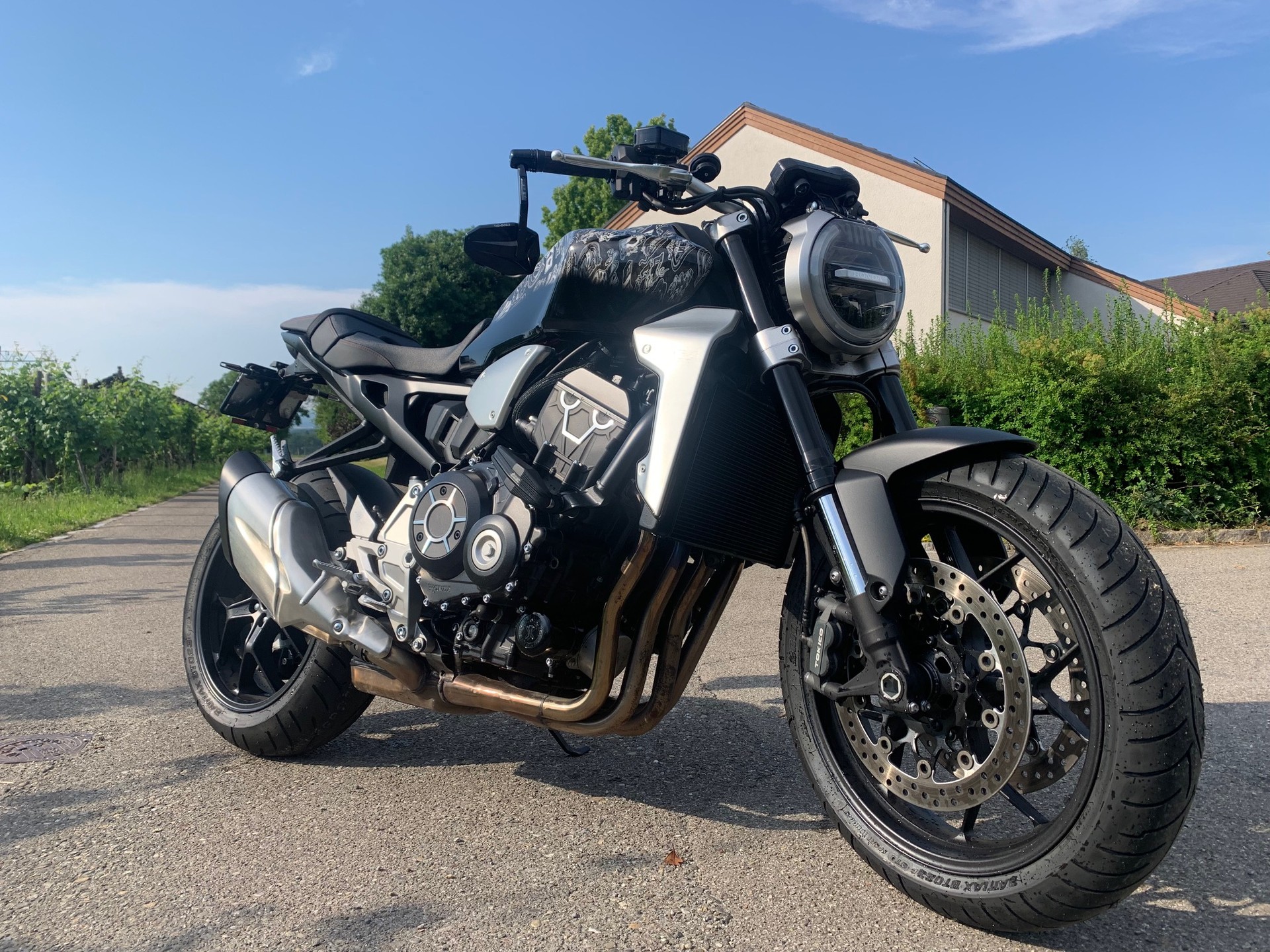 HONDA CB 1000 R Spezial-Umbau-showroom-element-2