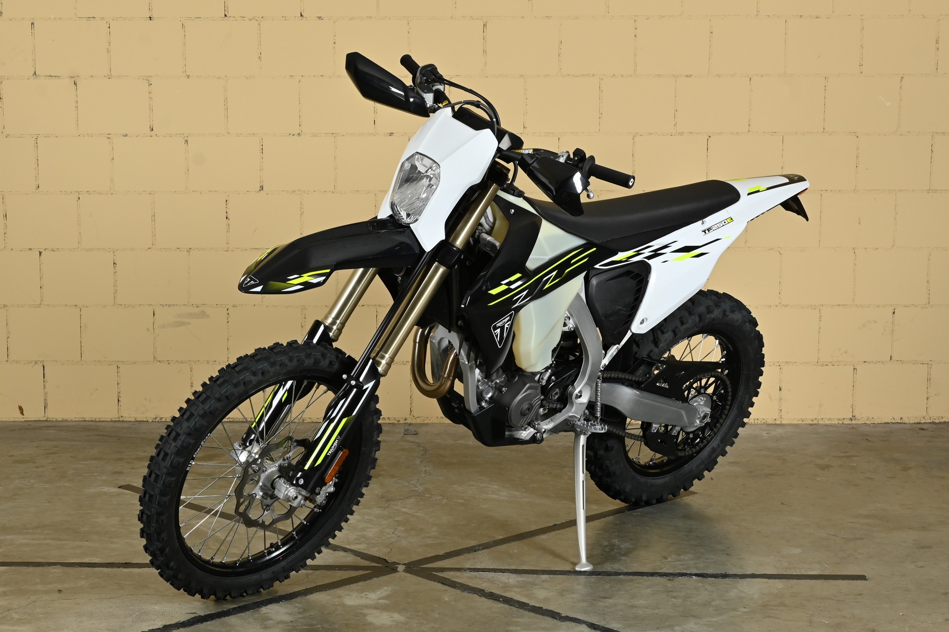 TRIUMPH TF 250 E-showroom-element-1