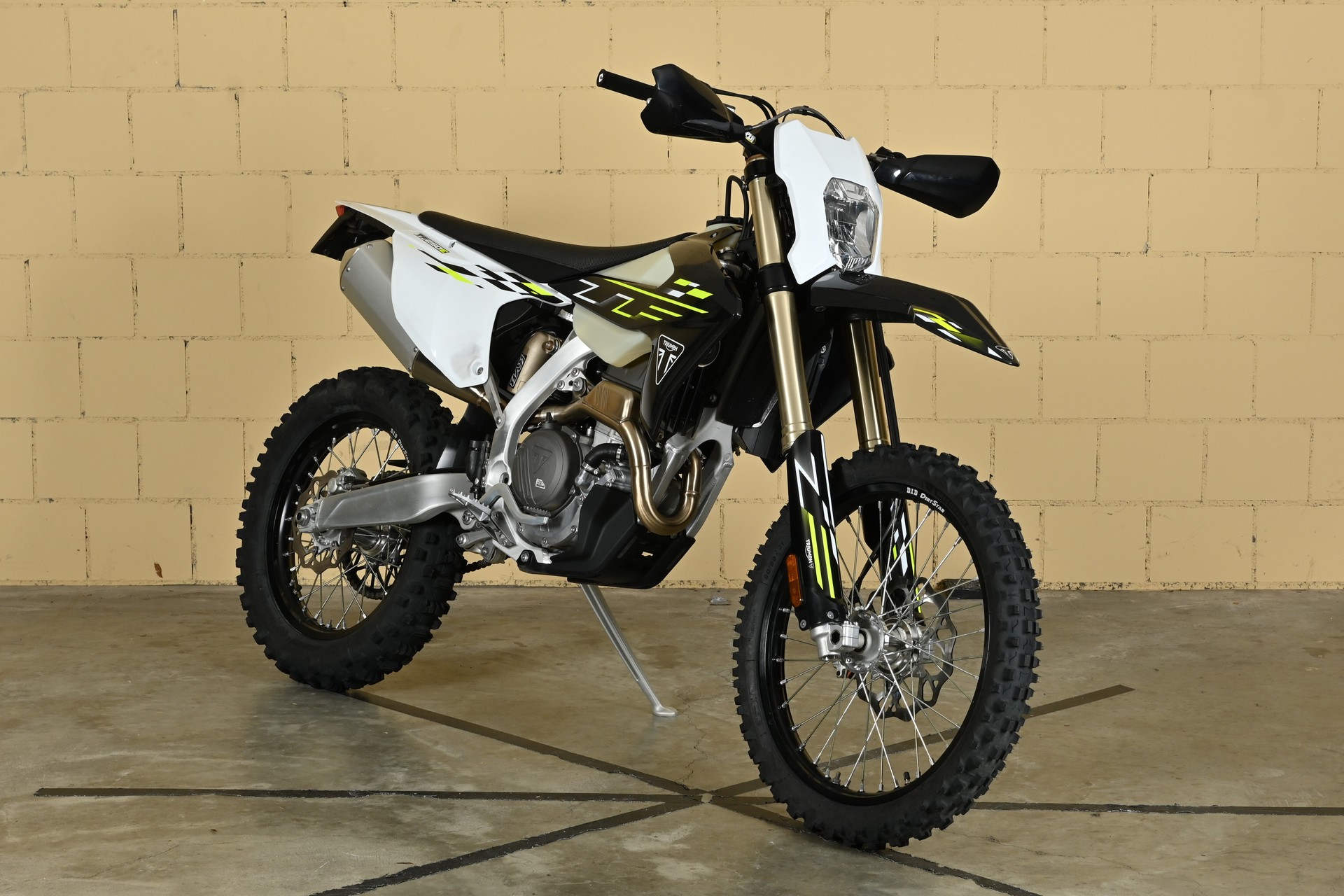 TRIUMPH TF 250 E-showroom-element-3