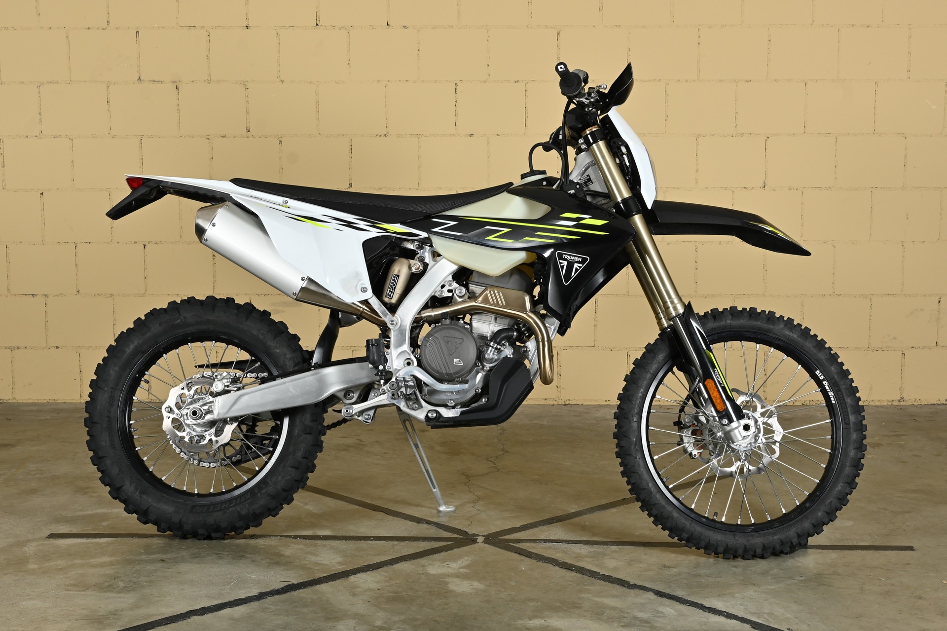 TRIUMPH TF 250 E