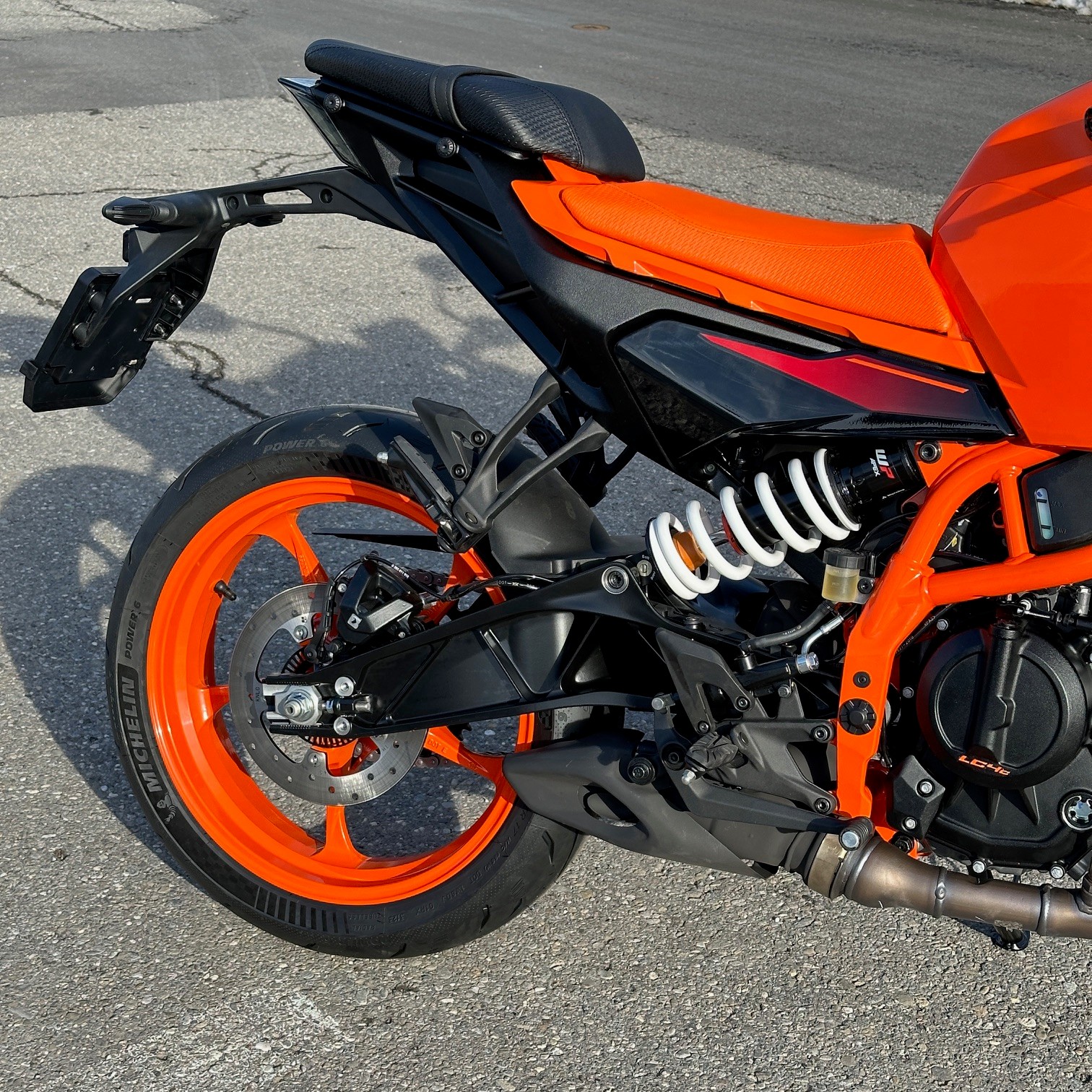 KTM 390 Duke-showroom-element-2