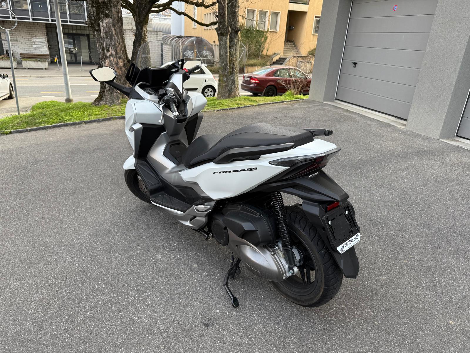 HONDA NSS 300 Forza ABS-image-4