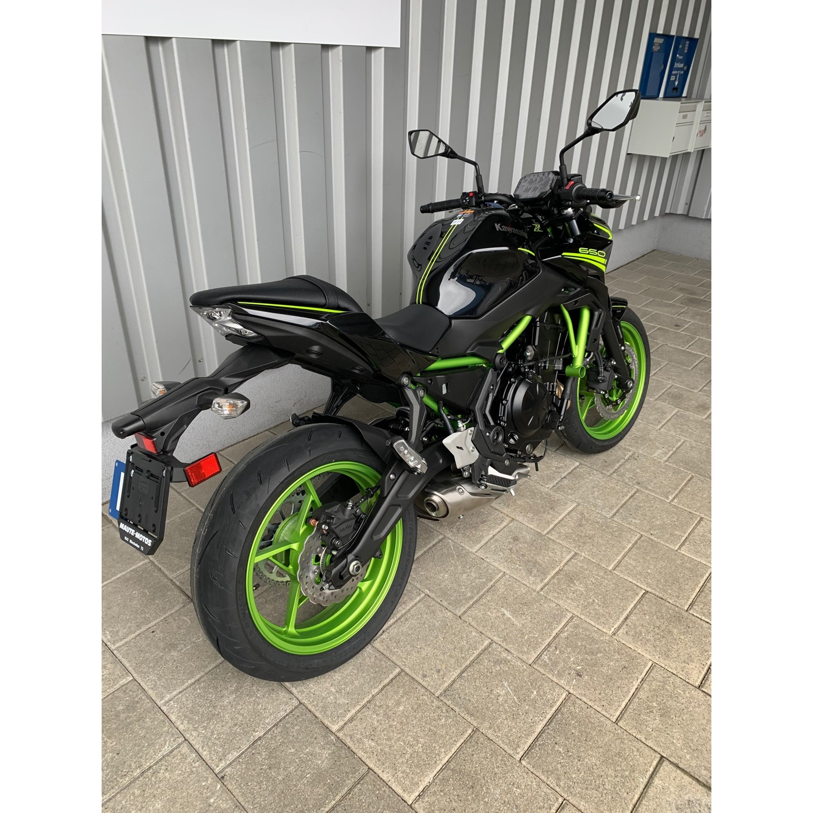 KAWASAKI Z 650-showroom-element-3