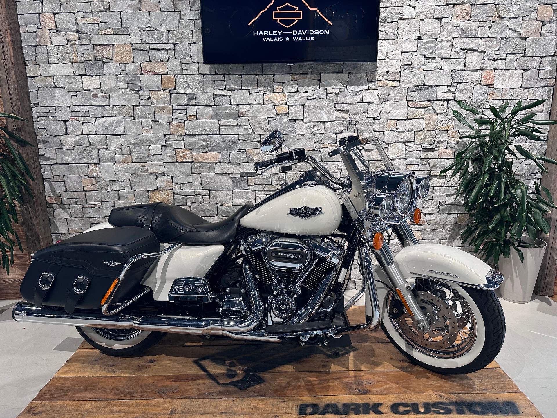 HARLEY-DAVIDSON Road King FLHRC