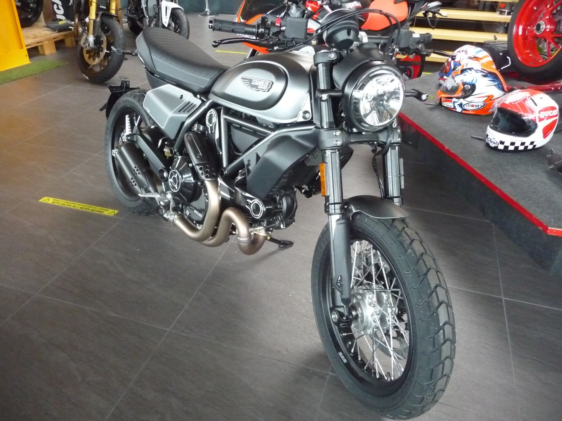 DUCATI Scrambler 800 Nightshift-showroom-element-1