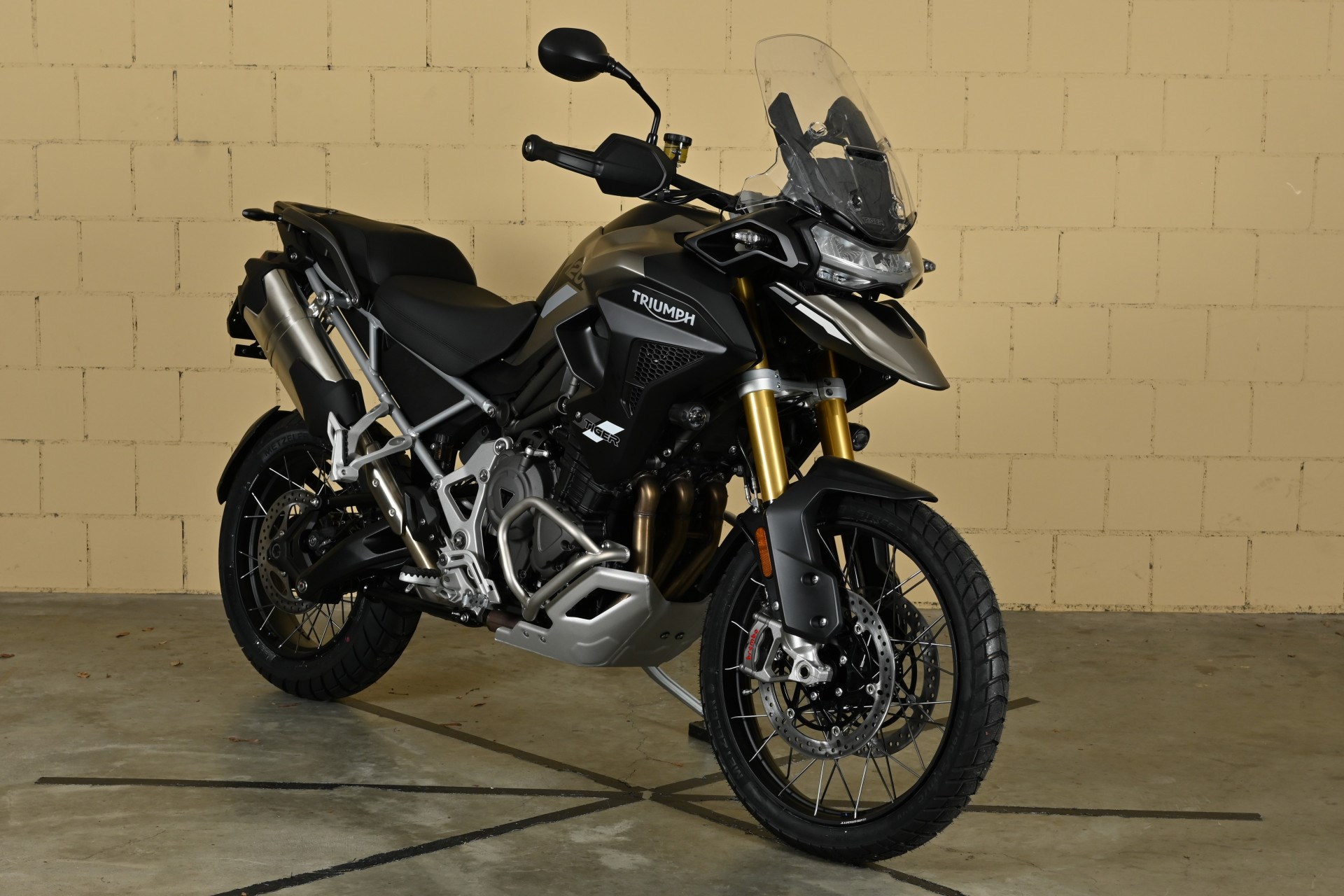 TRIUMPH Tiger 1200 Rally Pro-showroom-element-1