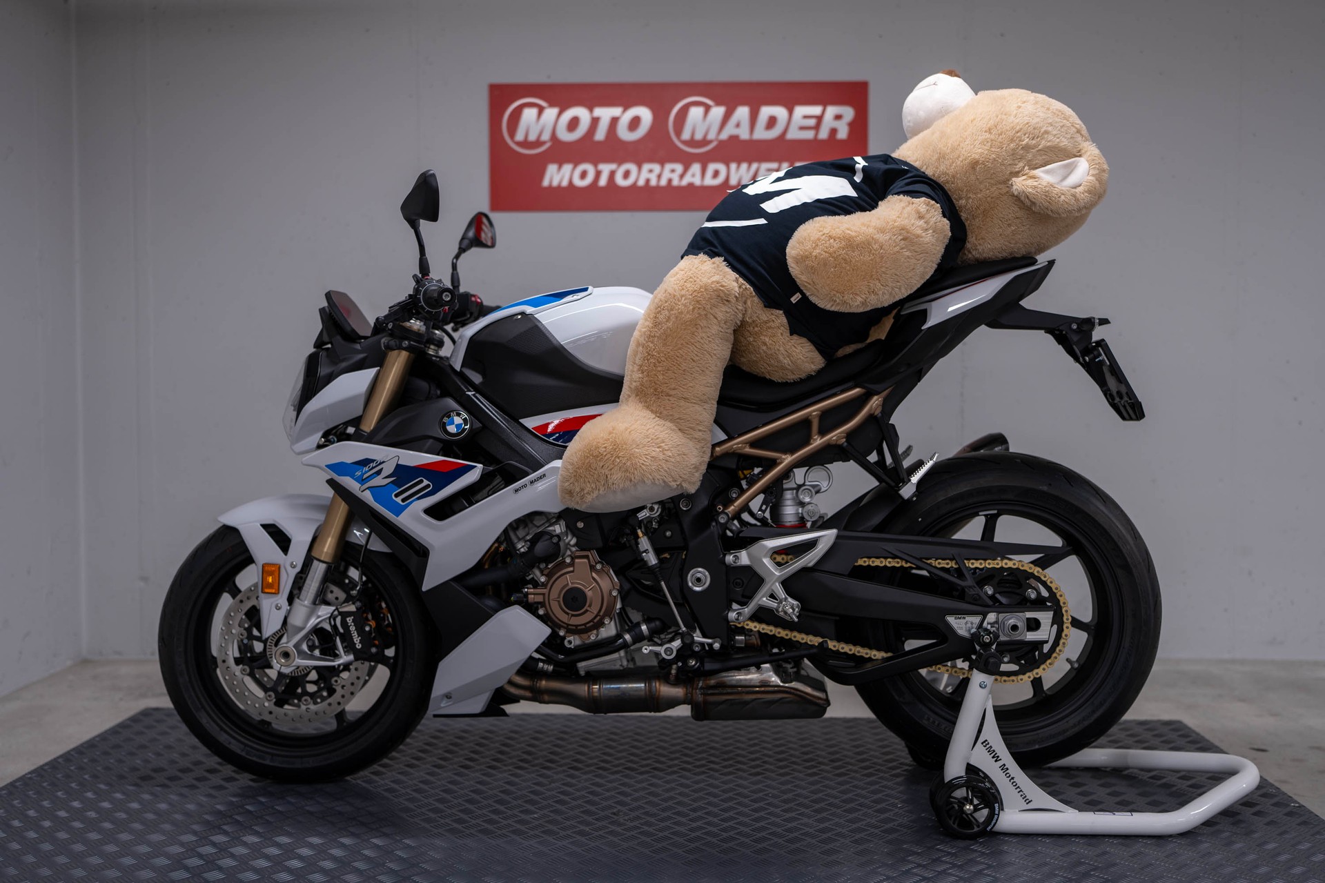 BMW S 1000 R-showroom-element-2