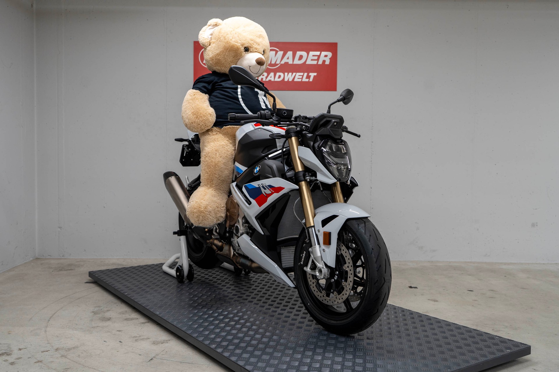 BMW S 1000 R-showroom-element-1