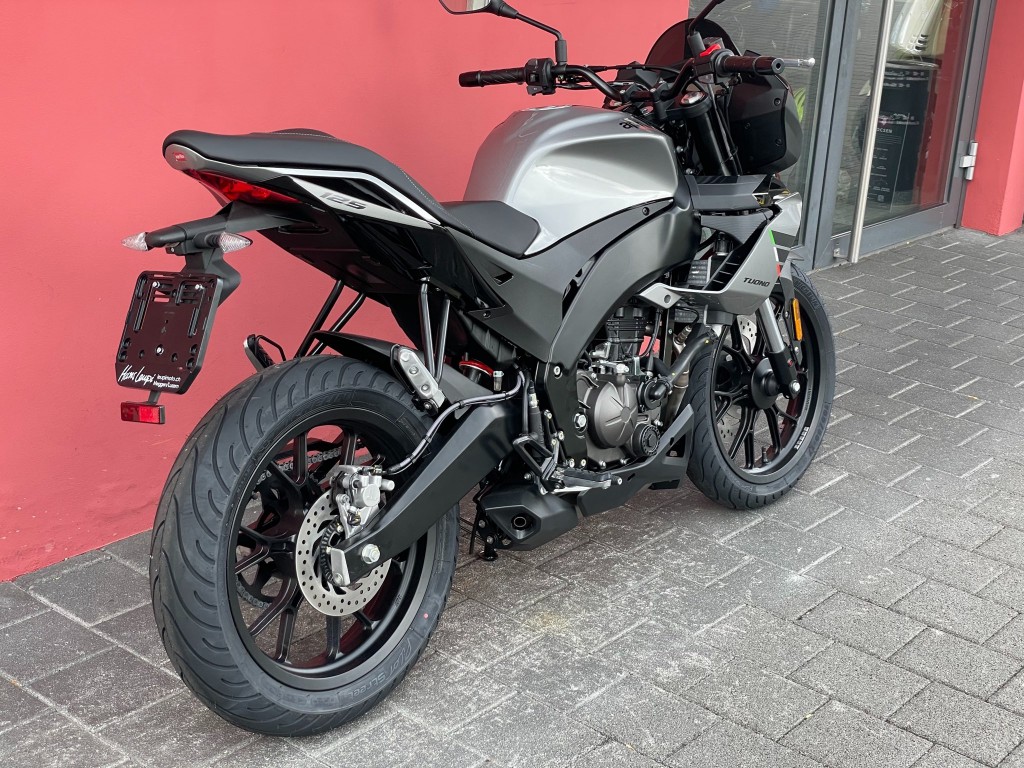 APRILIA Tuono 125 - 4 Jahre Garantie-showroom-element-2