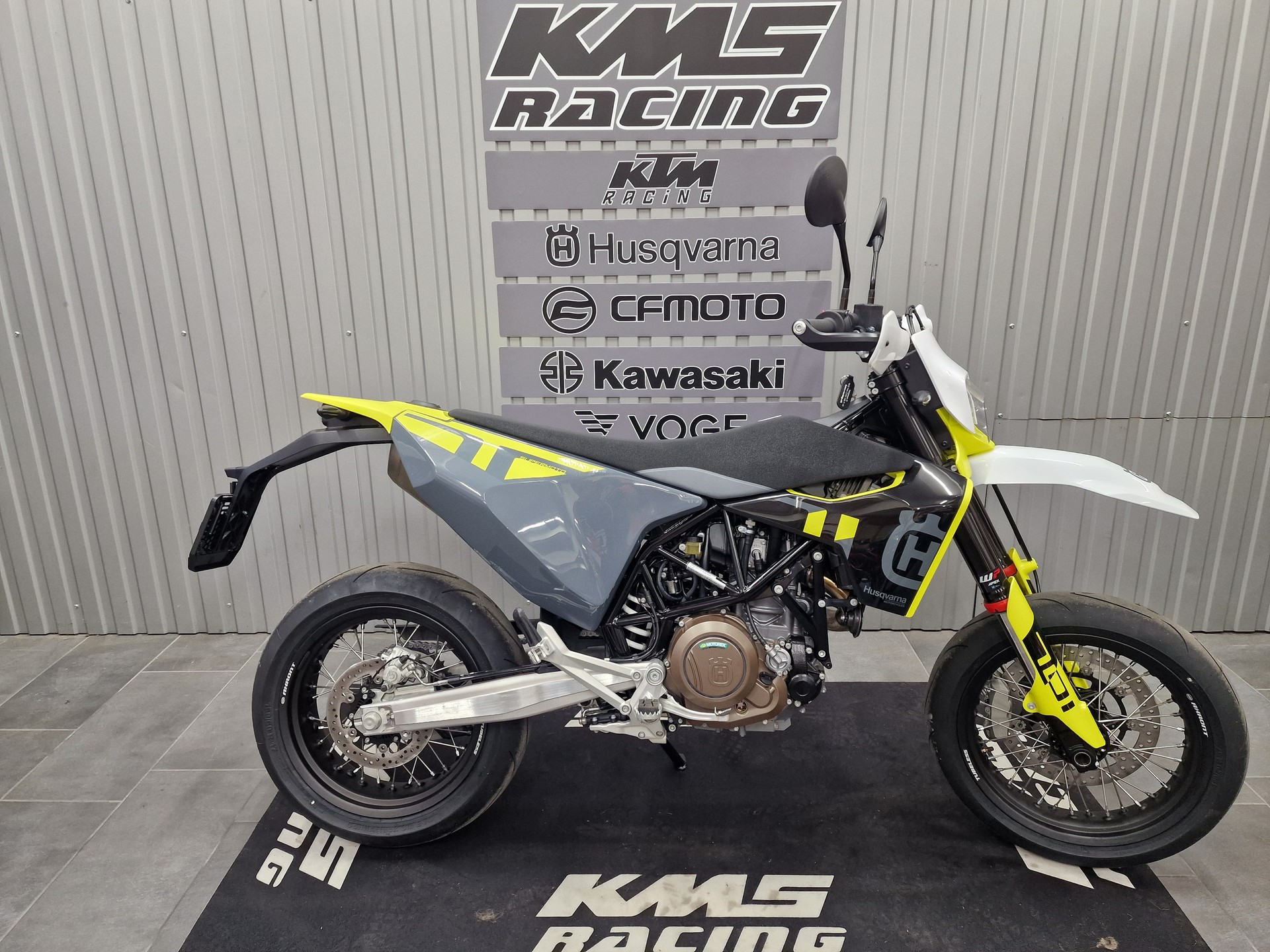 HUSQVARNA 701 Supermoto