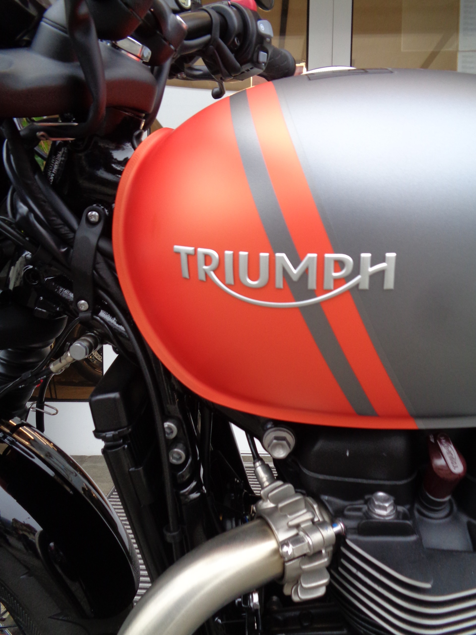 TRIUMPH Bonneville 1200  Bobber-image-7