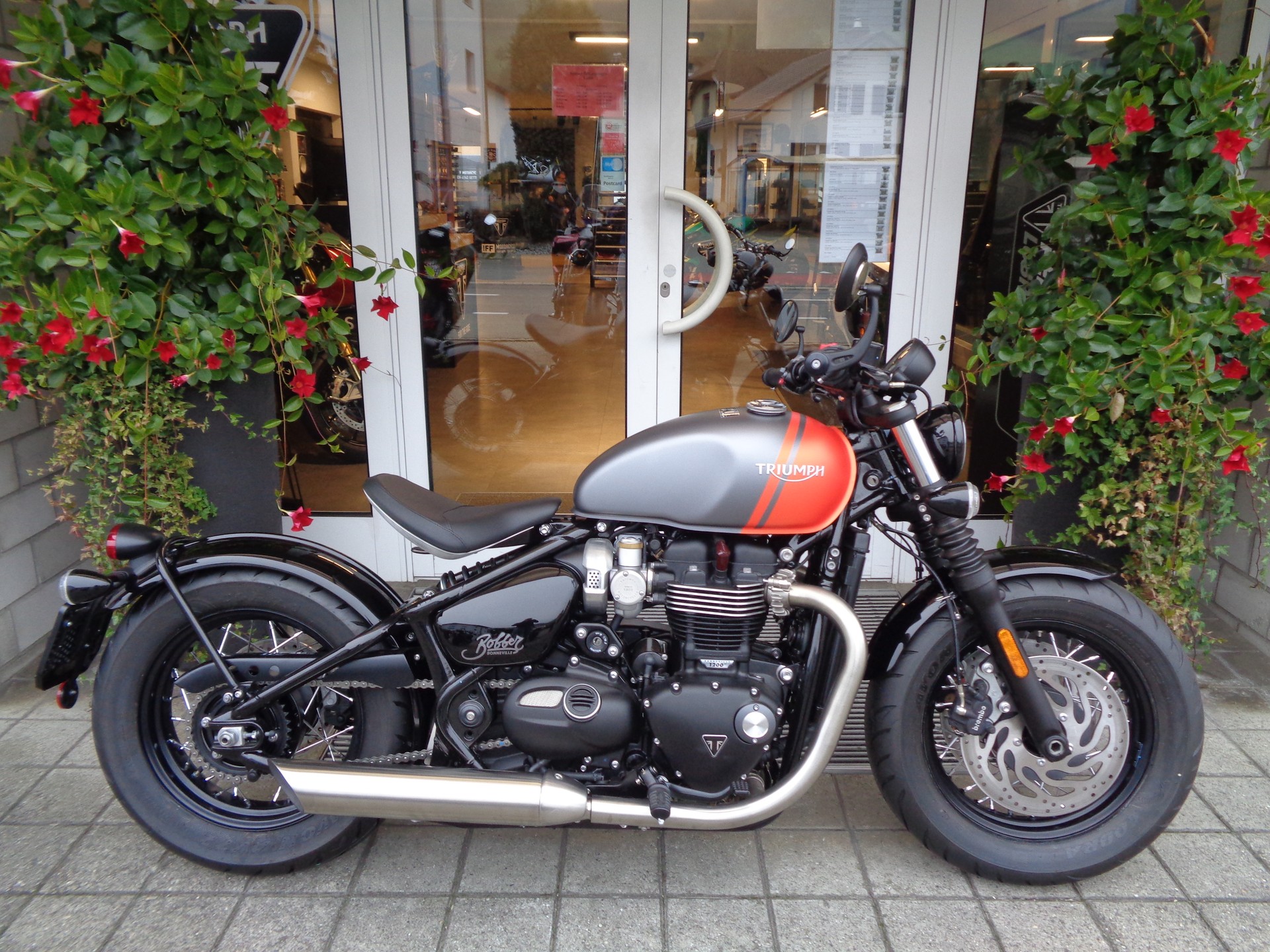 TRIUMPH Bonneville 1200  Bobber-image-1