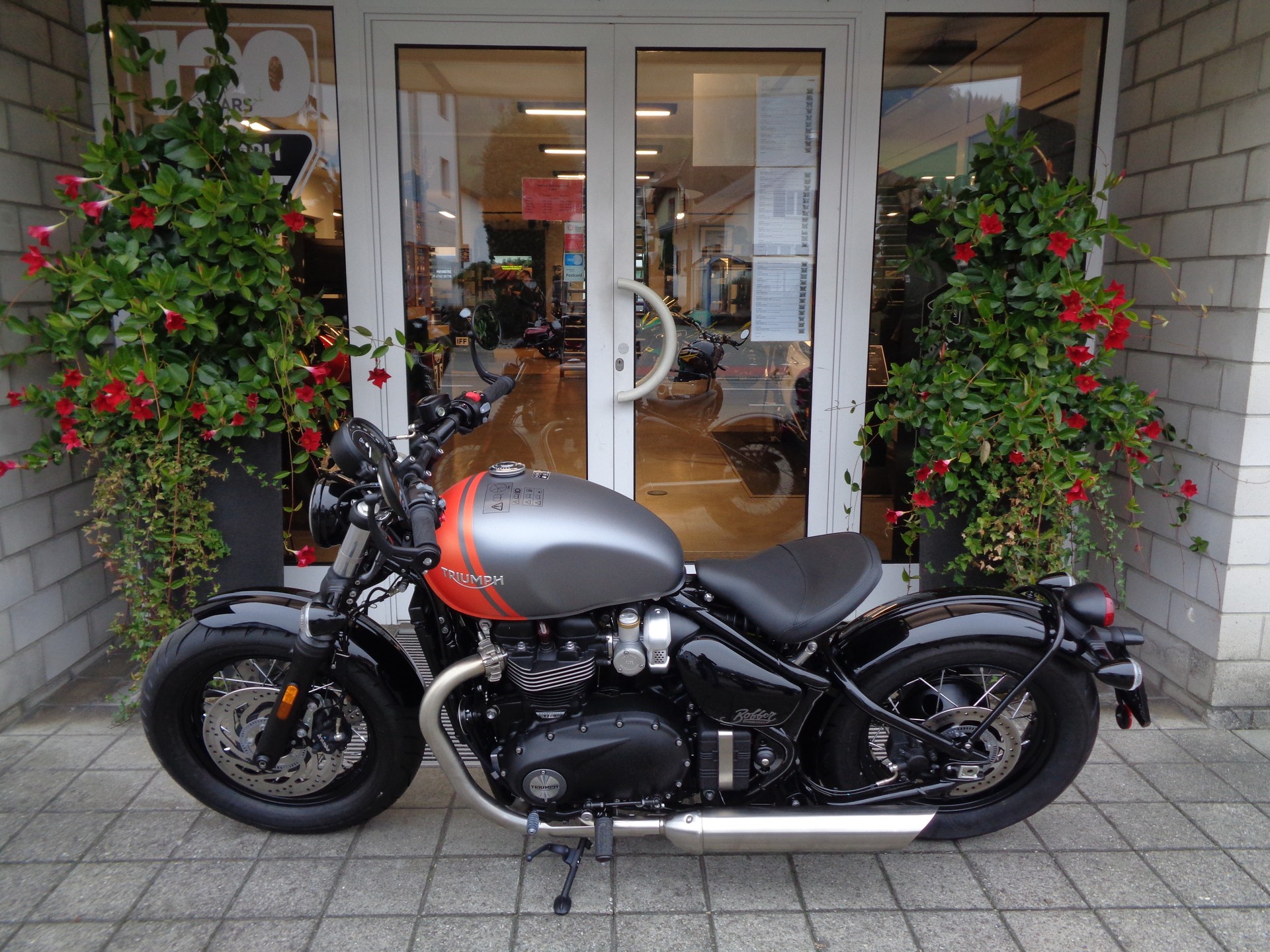 TRIUMPH Bonneville 1200  Bobber-image-4