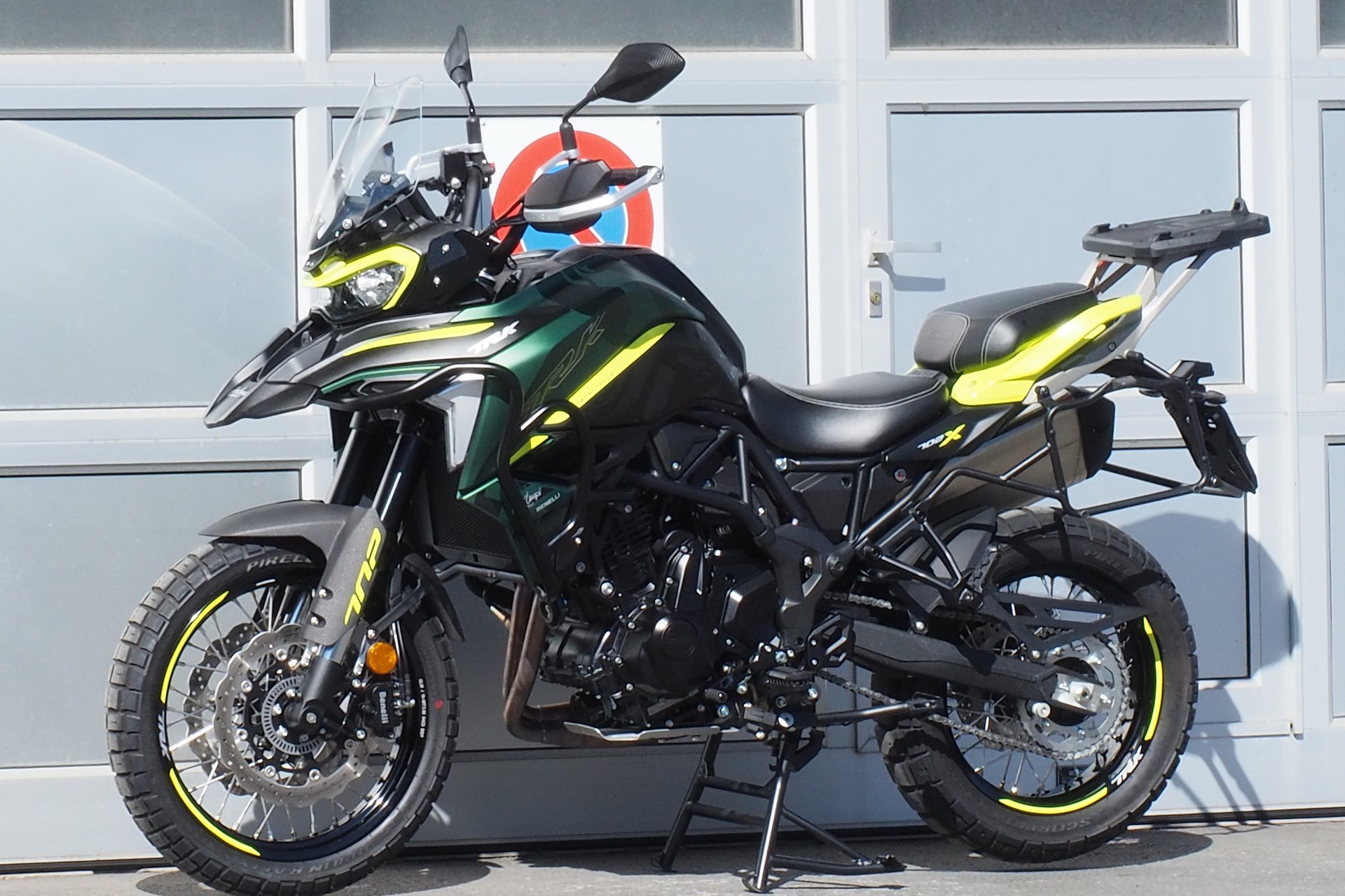 BENELLI TRK 702X-showroom-element-1