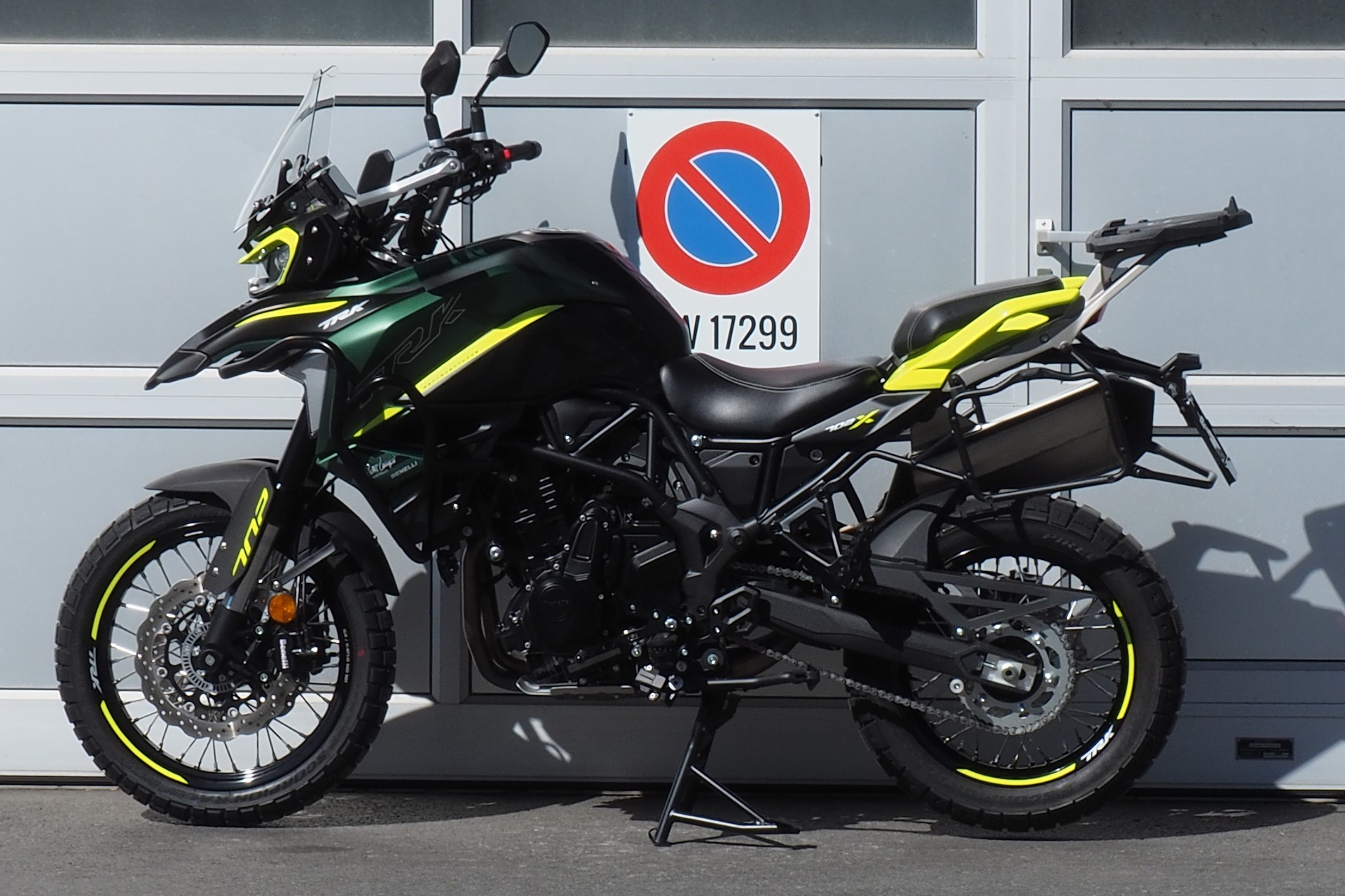 BENELLI TRK 702X-showroom-element-3