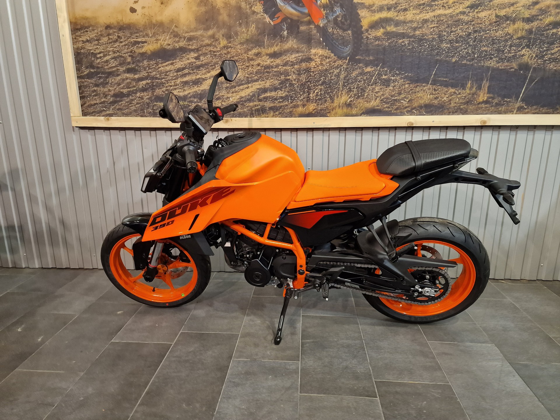 KTM 390 Duke-showroom-element-1