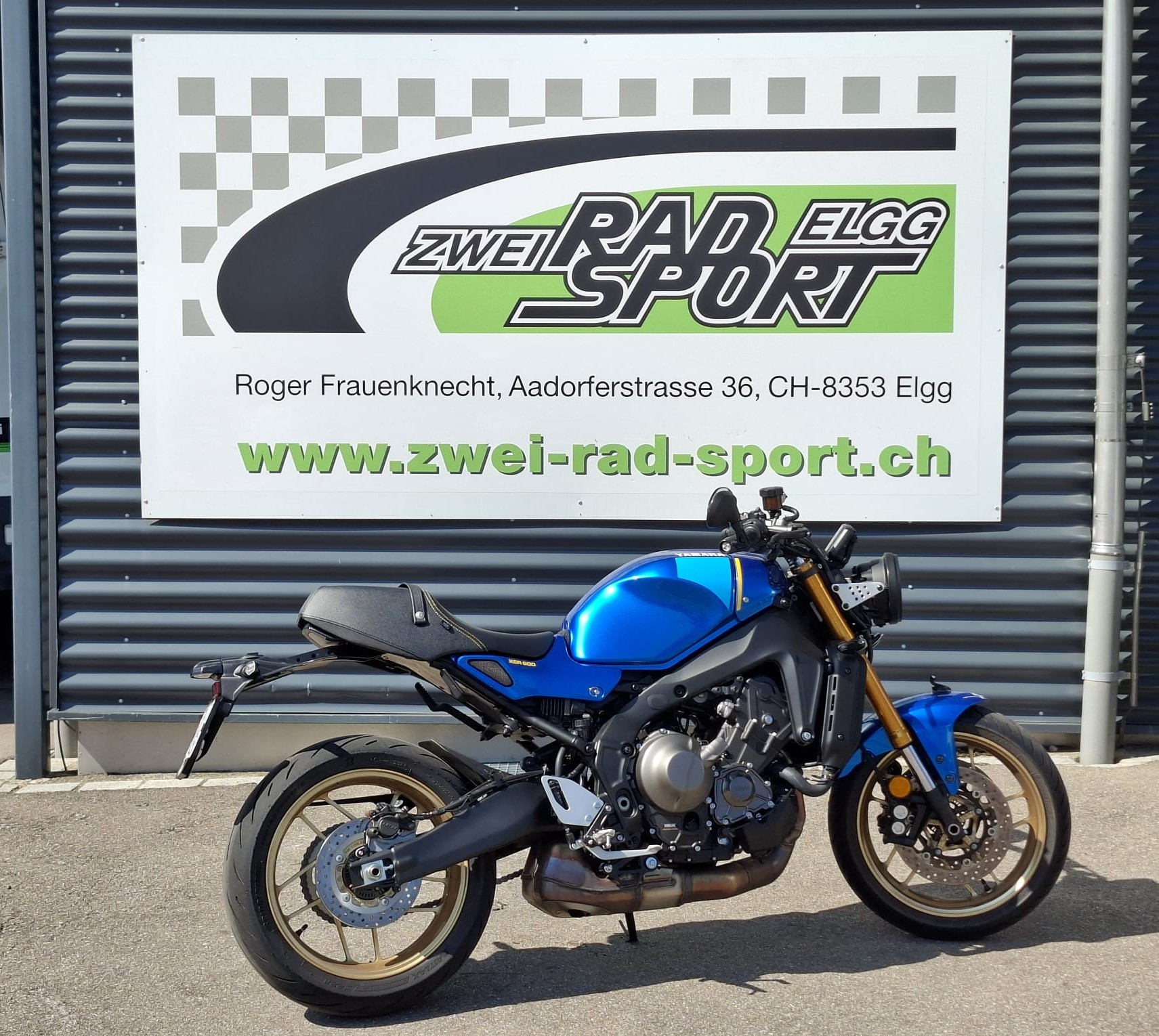 YAMAHA XSR 900-image-1