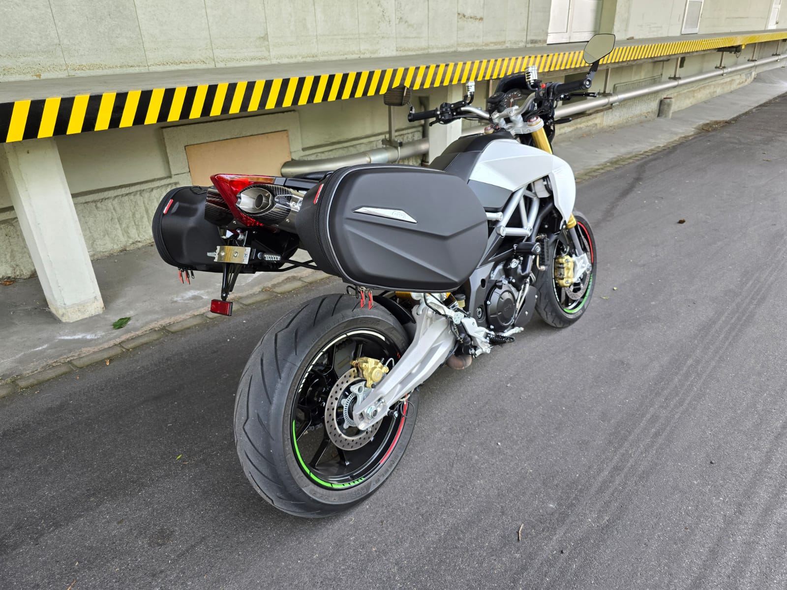 APRILIA Dorsoduro 1200 ABS/TC-image-2